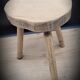 Tabouret vachet tripode bois massif clair