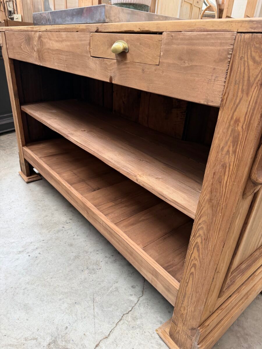 1950s bar counter