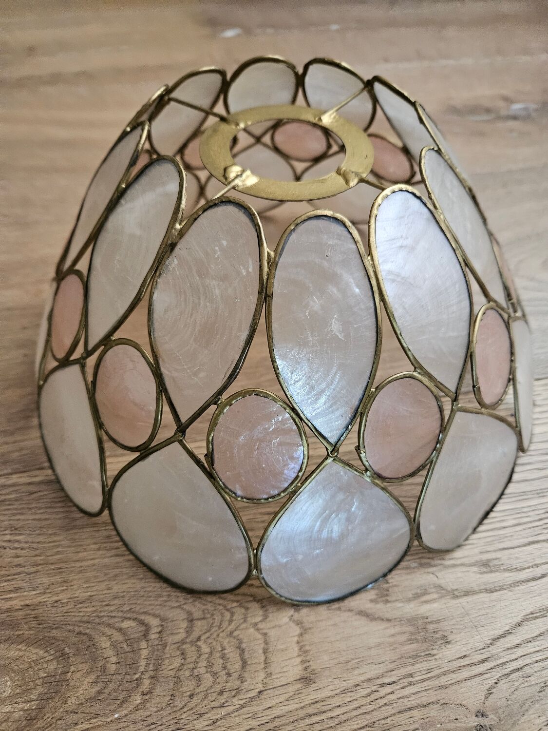 Mother-of-pearl pendant