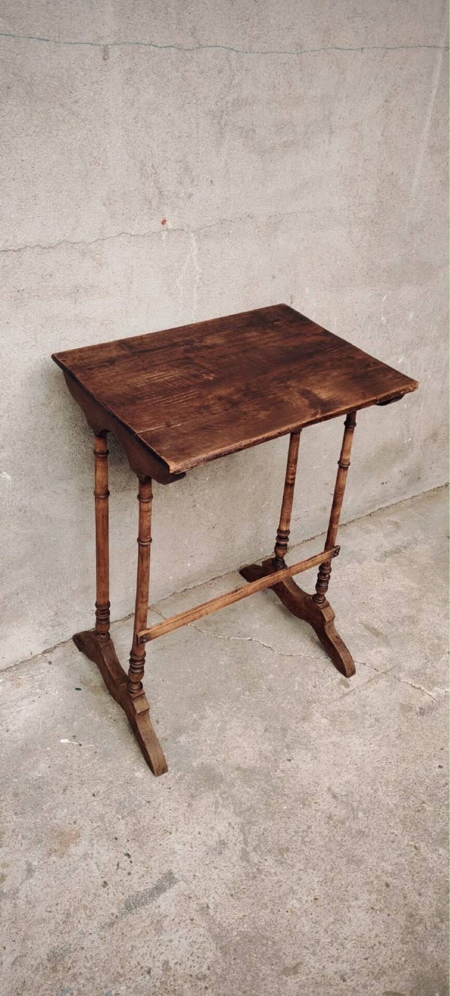 Console, side table, end table or bedside table.
