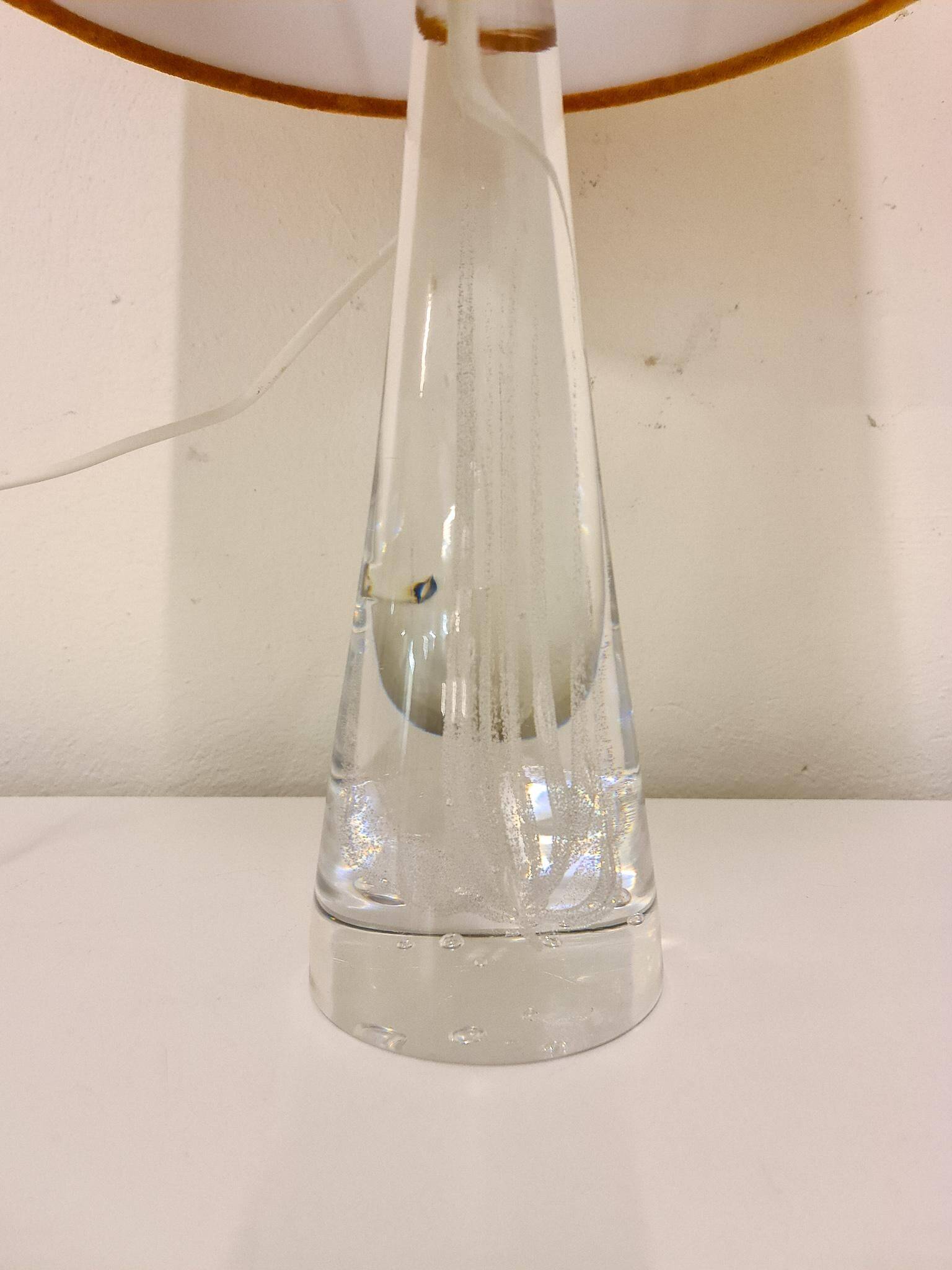 Mid-century crystal glass table lamp by Vicke Lindstrand, Kosta, Sweden.