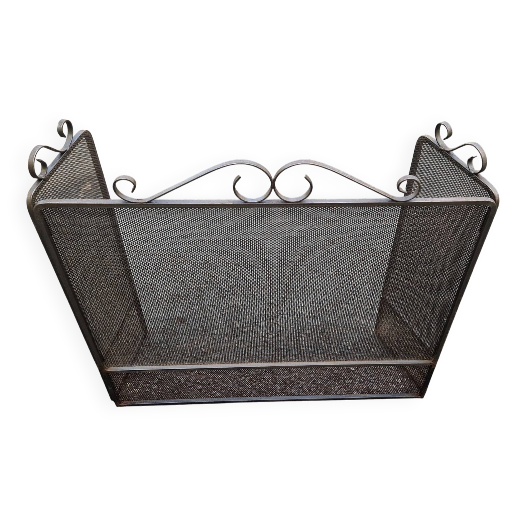 Metal fireplace screen