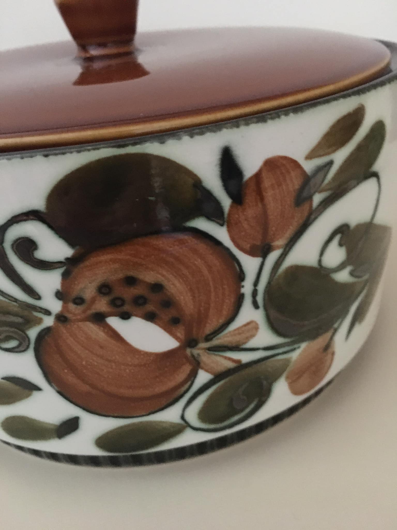Porcelain tureen stamped boch la louvière, belgium, model argenteuil (70s)