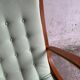 Ensemble de 2 fauteuils lounge vintage vert menthe rembourrés avec cadres en bois couleur miel