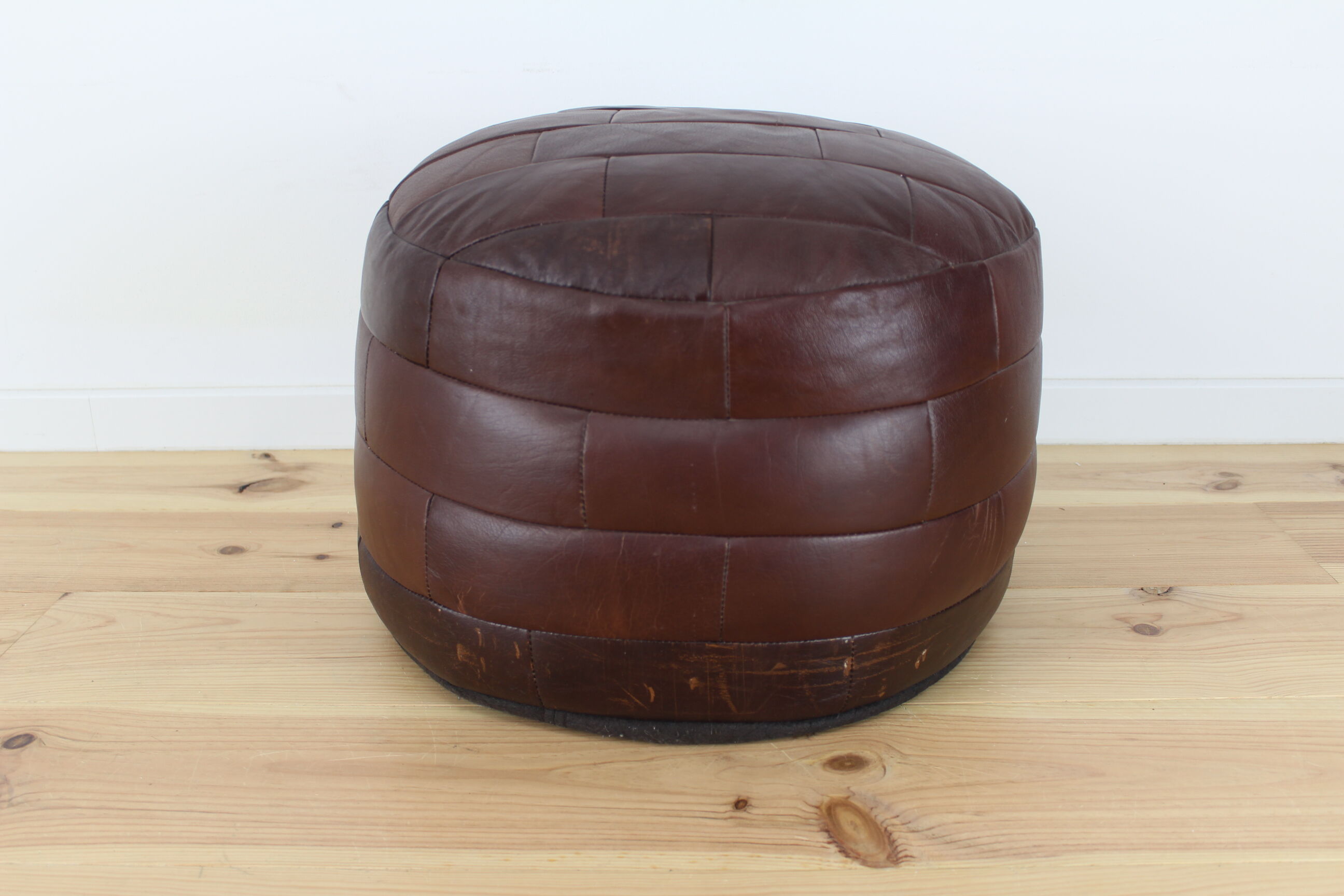 Round pouf leather patchwork 70's
