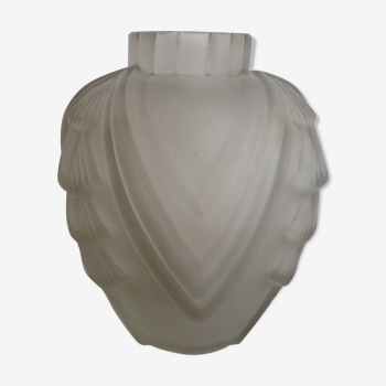 Vase art déco en verre dépoli blanc à motifs géométriques