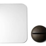 Miroir scandinave rectangulaire à poser sur une base en bois