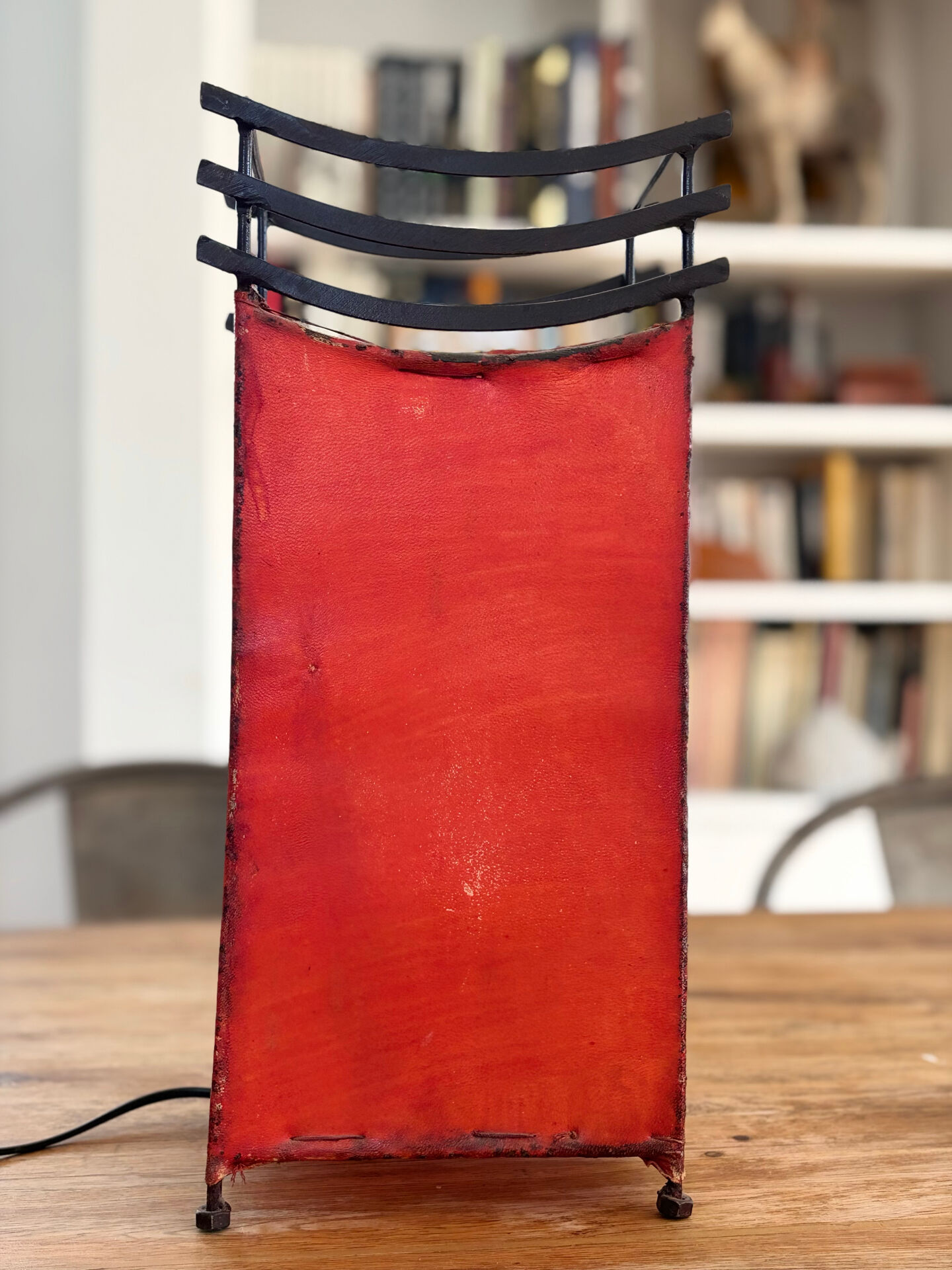 Vintage lamp in patinated black and red metal – Japanese spirit
