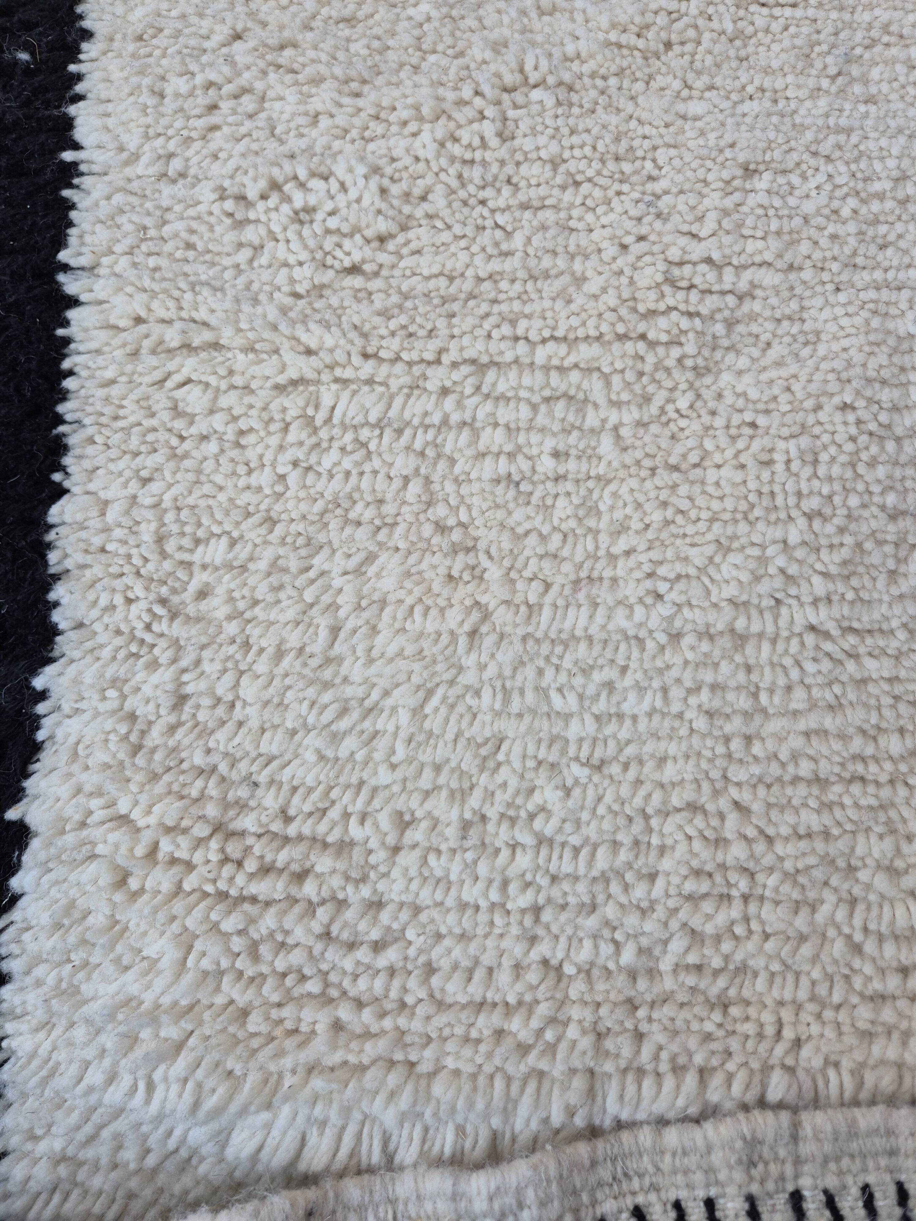 Tapis berbere en laine fait à la main à azilal 208/190