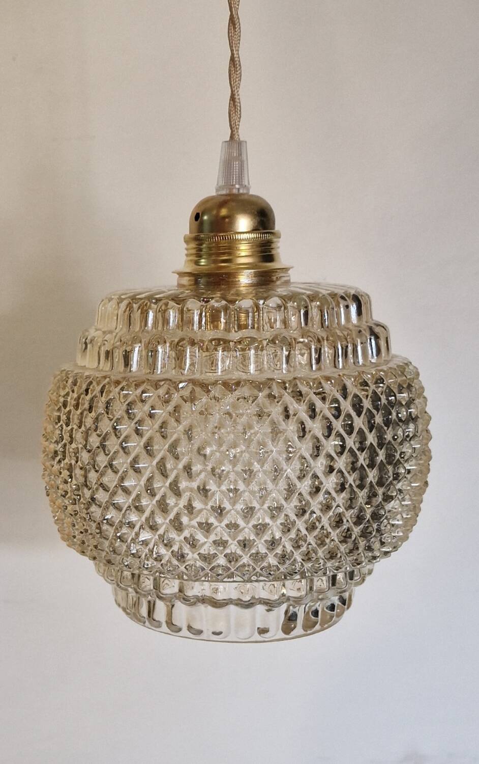 Diamond amber pendant light