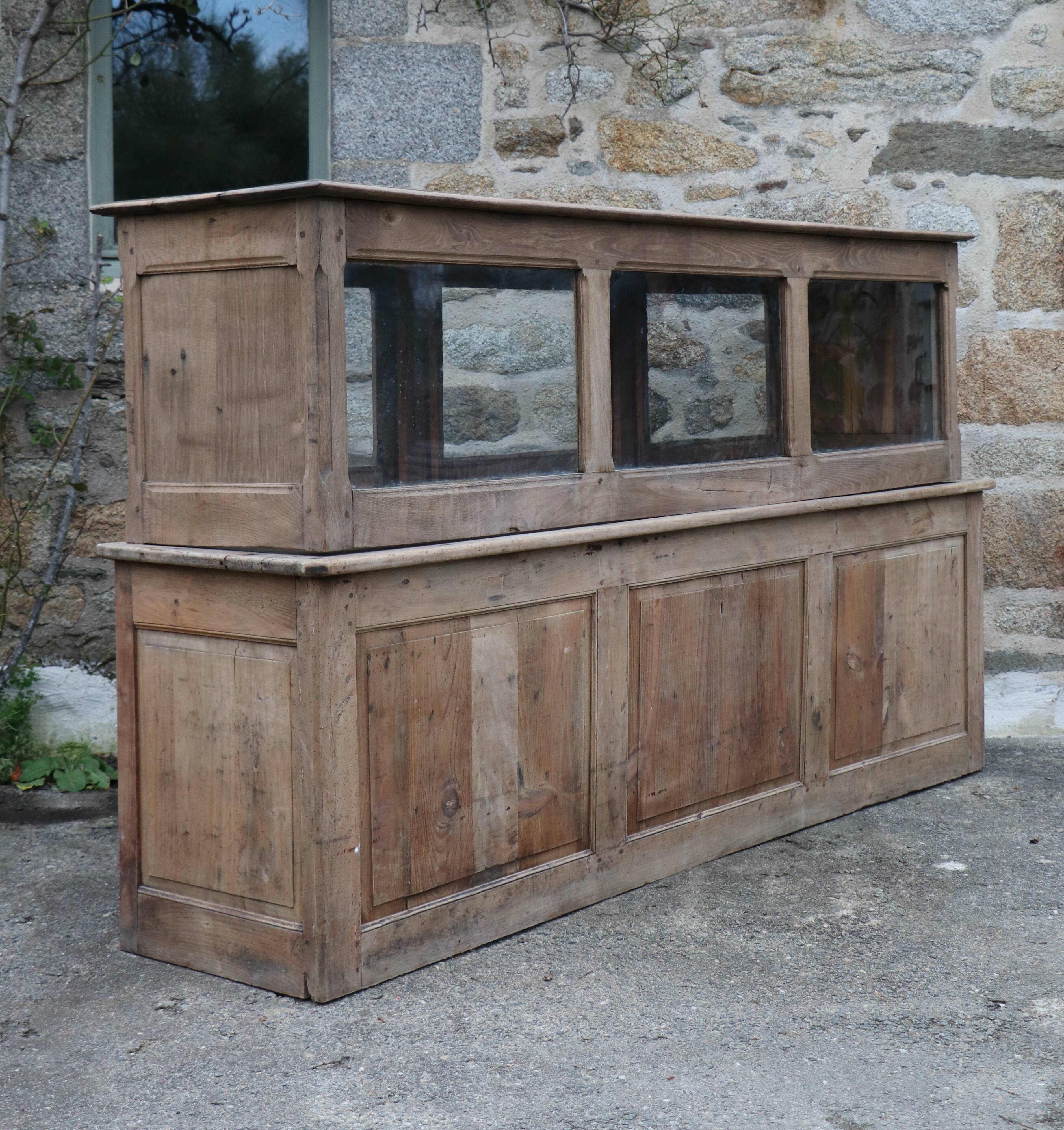 Comptoir vitrine chapellerie 1930