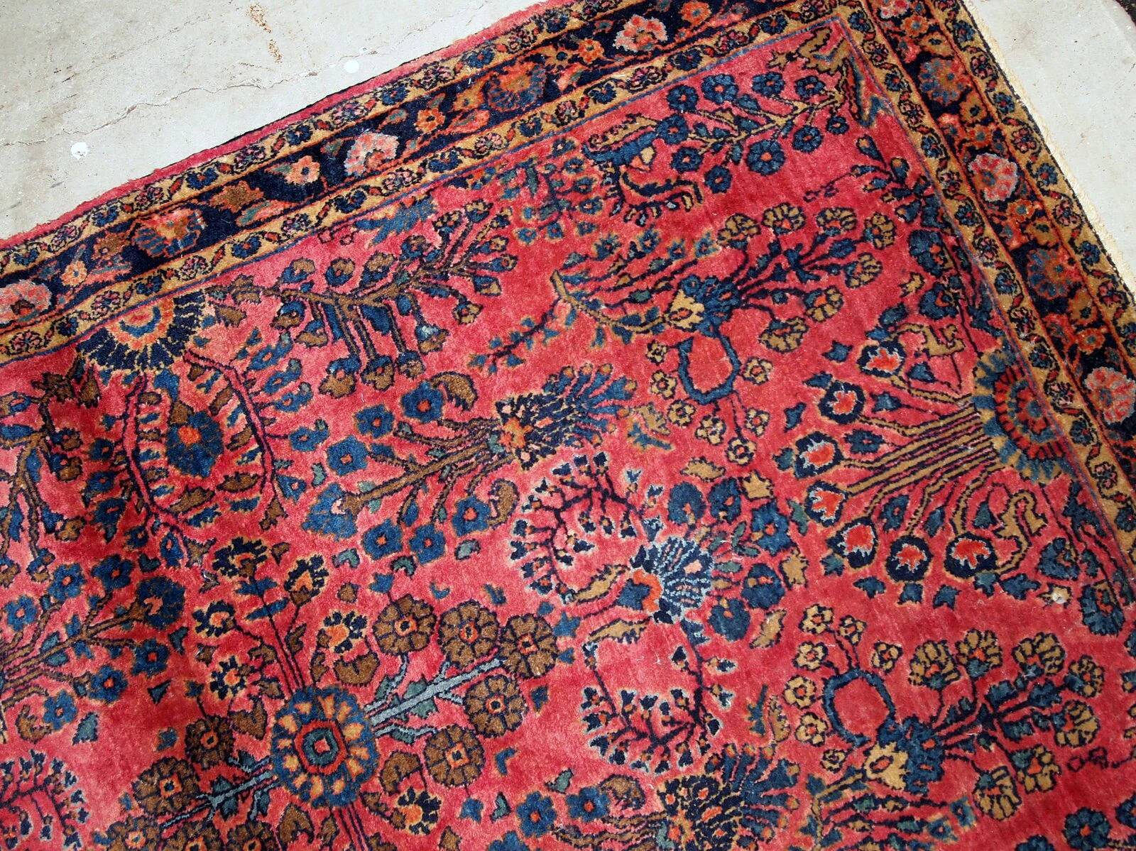 Handmade antique Persian Sarouk rug 112cm x 164cm 1920s - 1B748