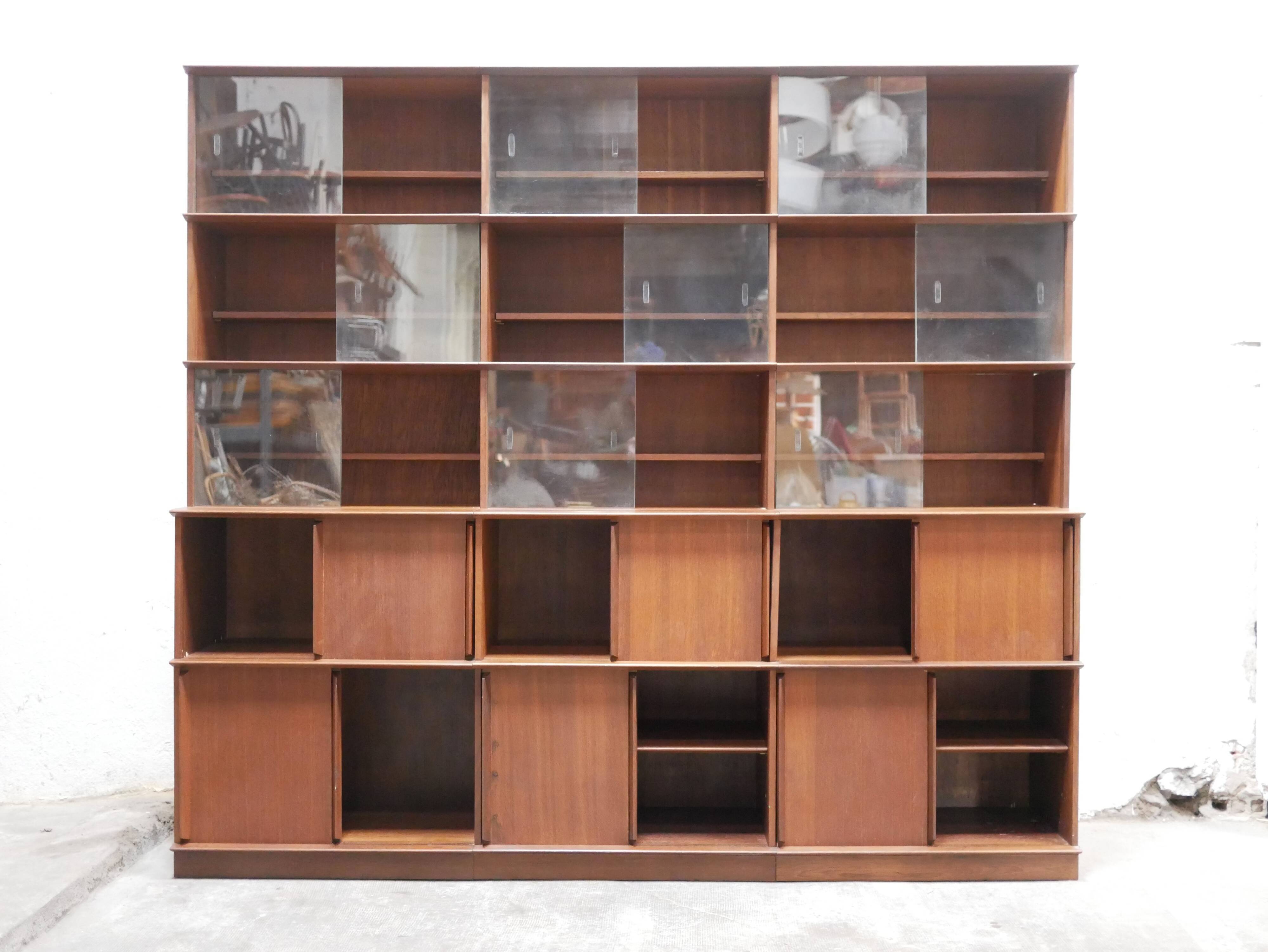 Bibliothèque vitrine par Didier Rozaffy pour les éditions Meubles Oscar