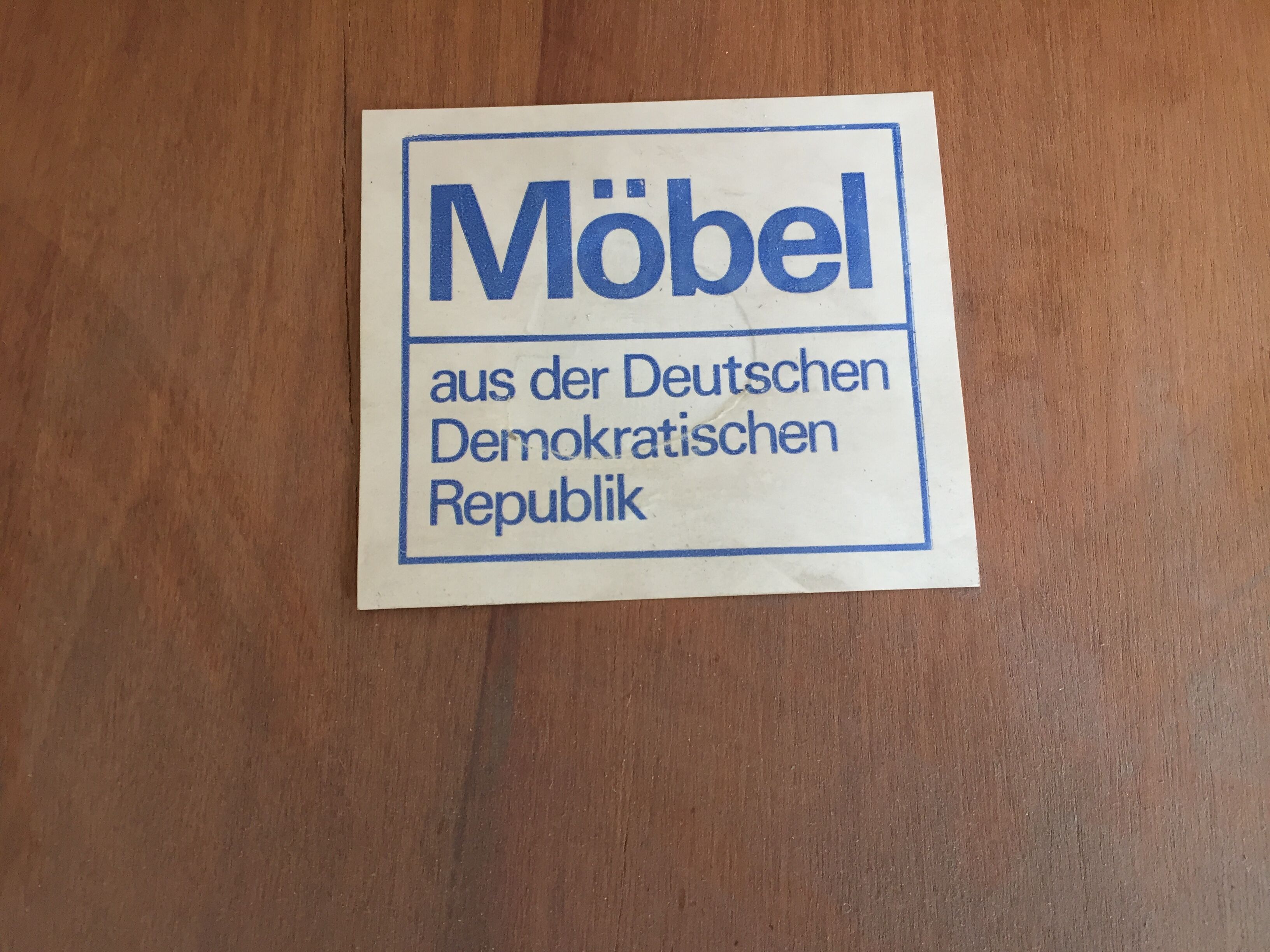 Scandinavian round table has extensions 4-8 pers møbelfabrik