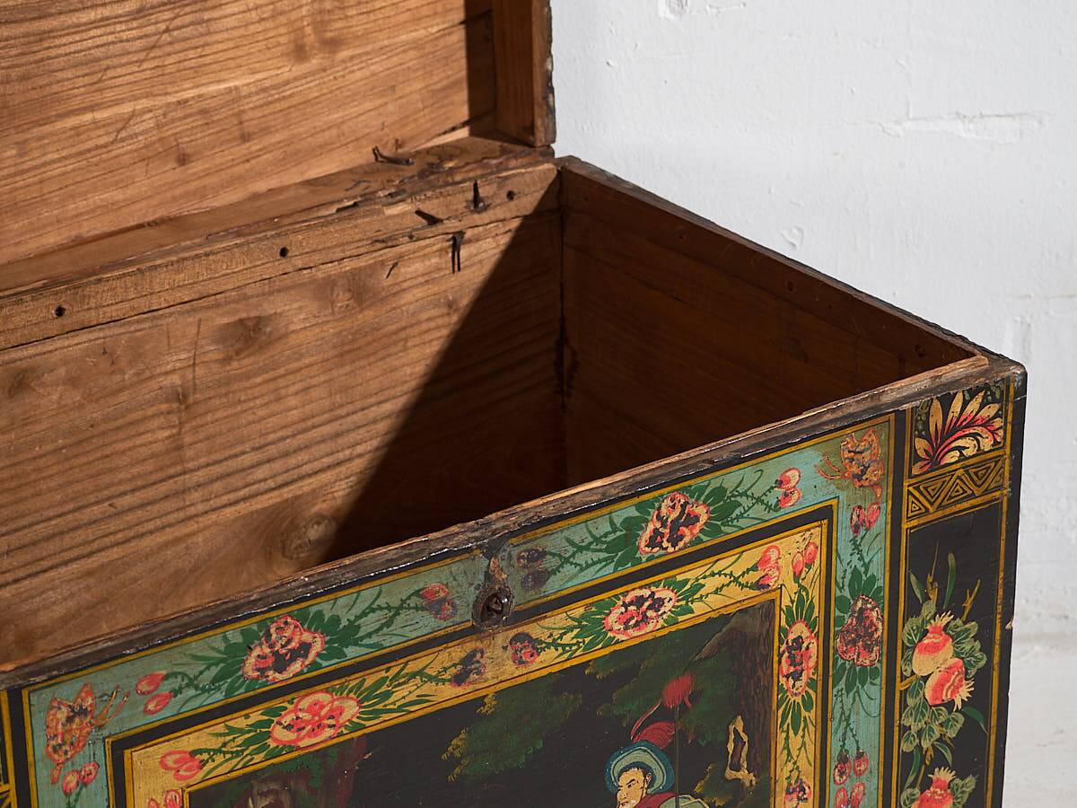 Antique oriental chest with painting of the warrior Yang Mulan (c.1900) #9