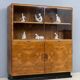Vitrine Art Déco attribuée à Jindřich Halabala, placage de noyer, années 1930, Tchécoslovaquie