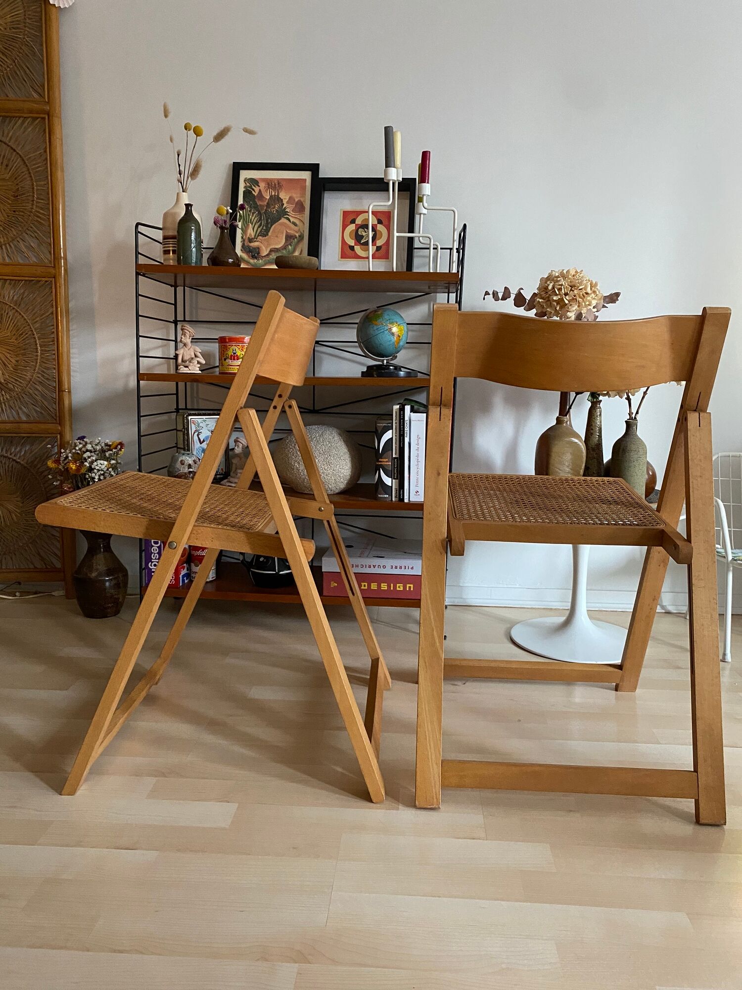 Duo de chaises italiennes  bois et cannage des années 60