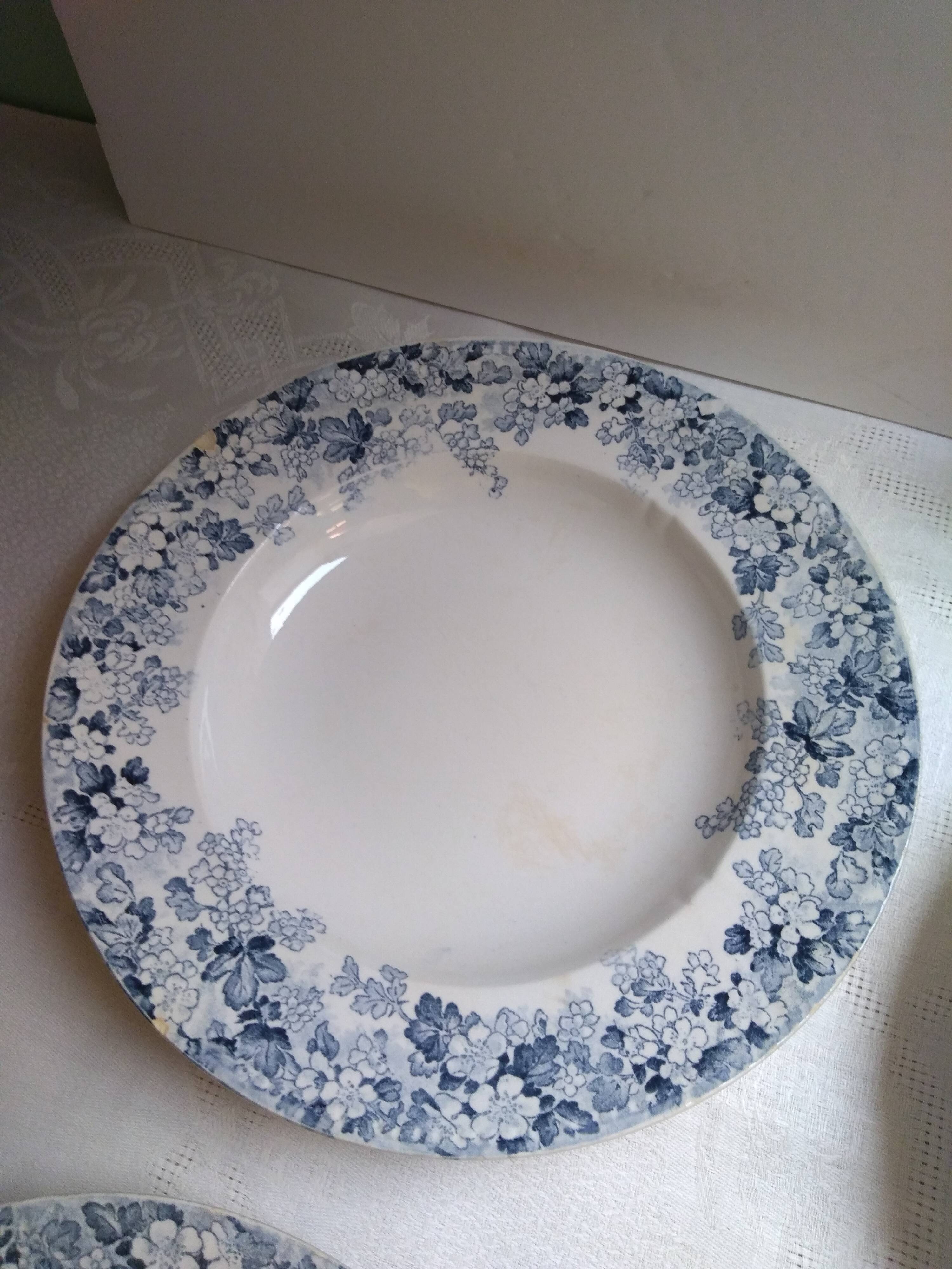 7 hollow plates old blue décor