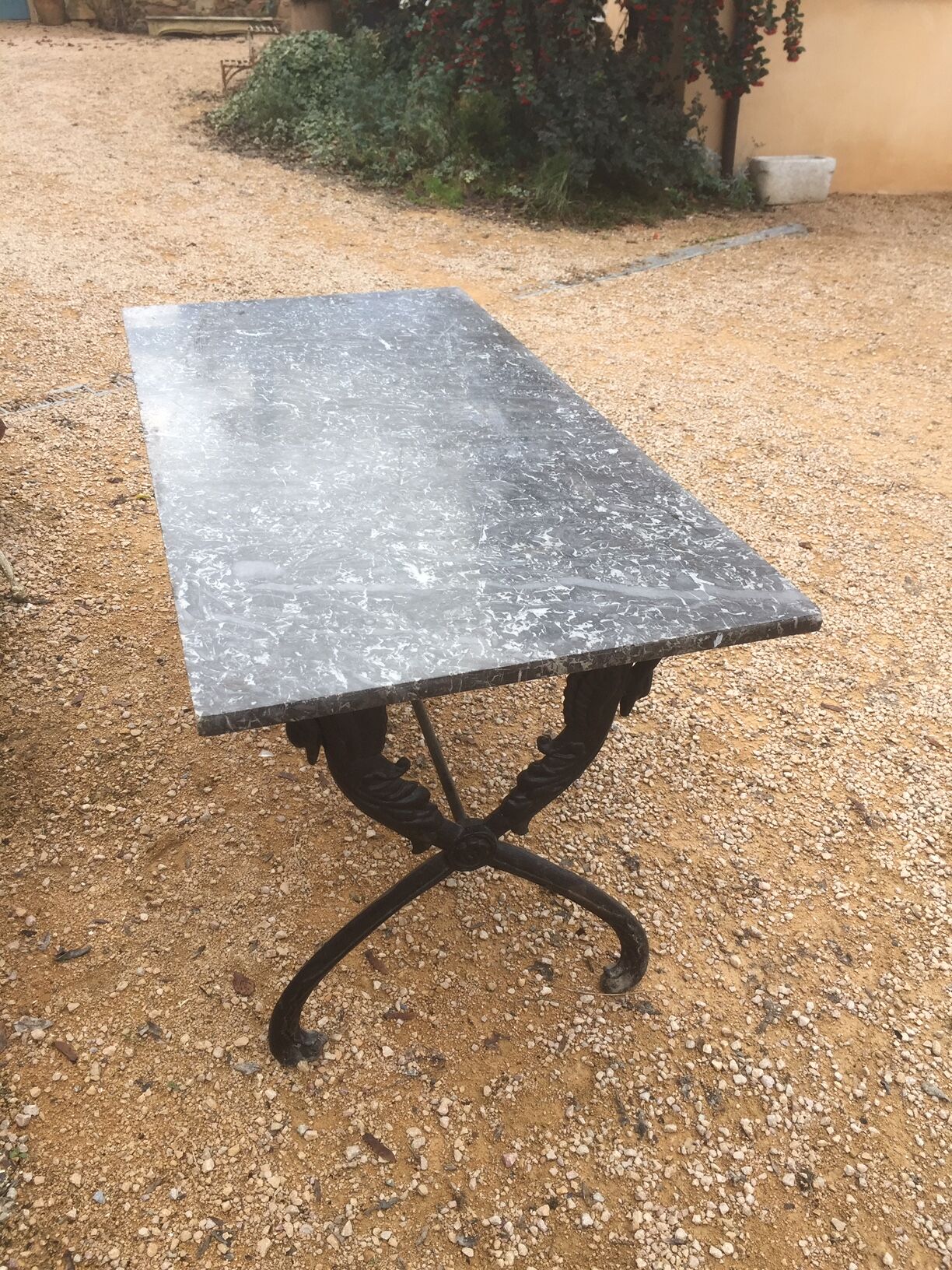 table in marble and base gooseneck