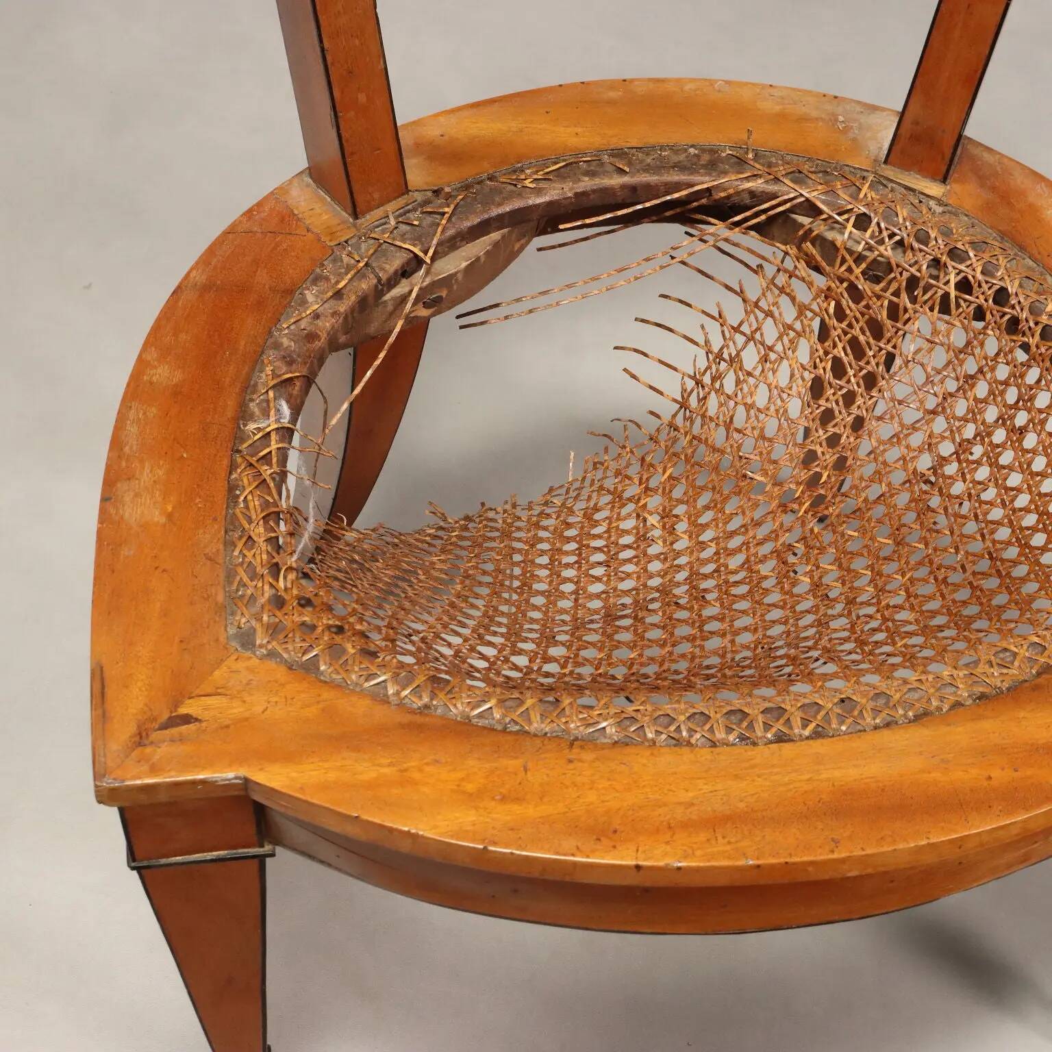 Antique Regency style chairs in mahogany and XX Century fabric.