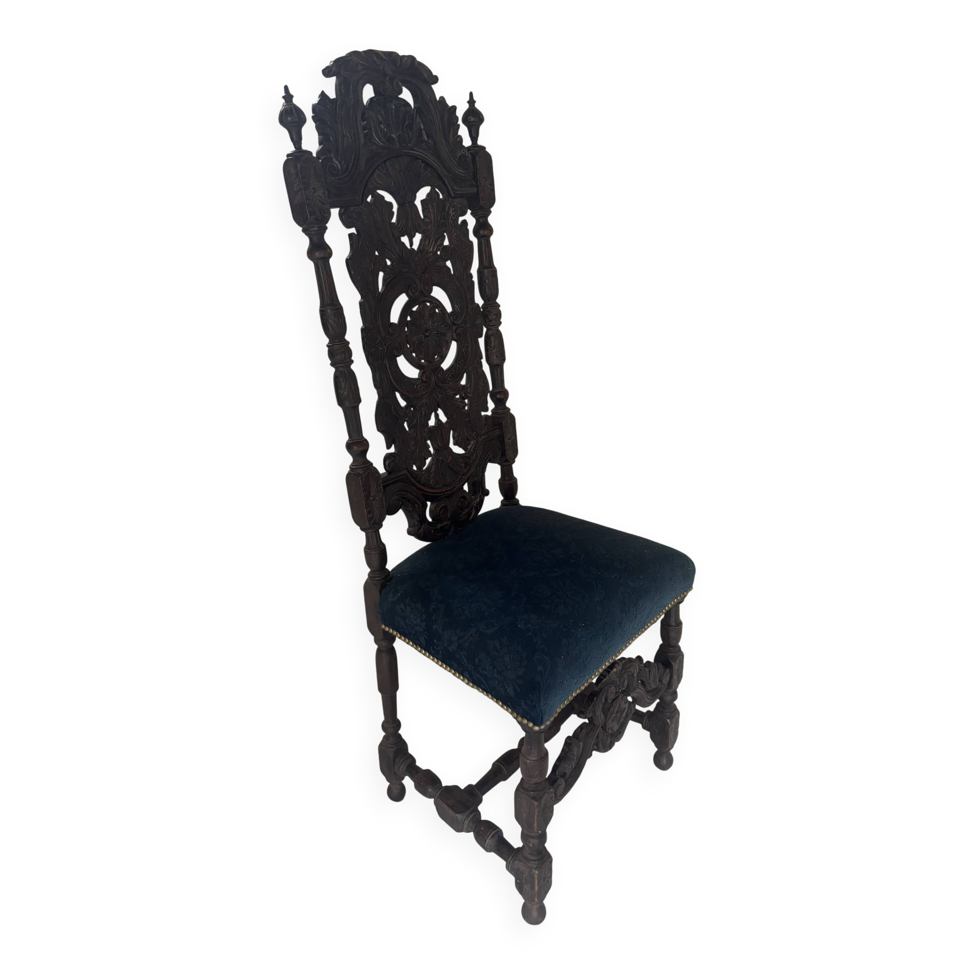 19th-century Renaissance chair in velvet – A statement piece