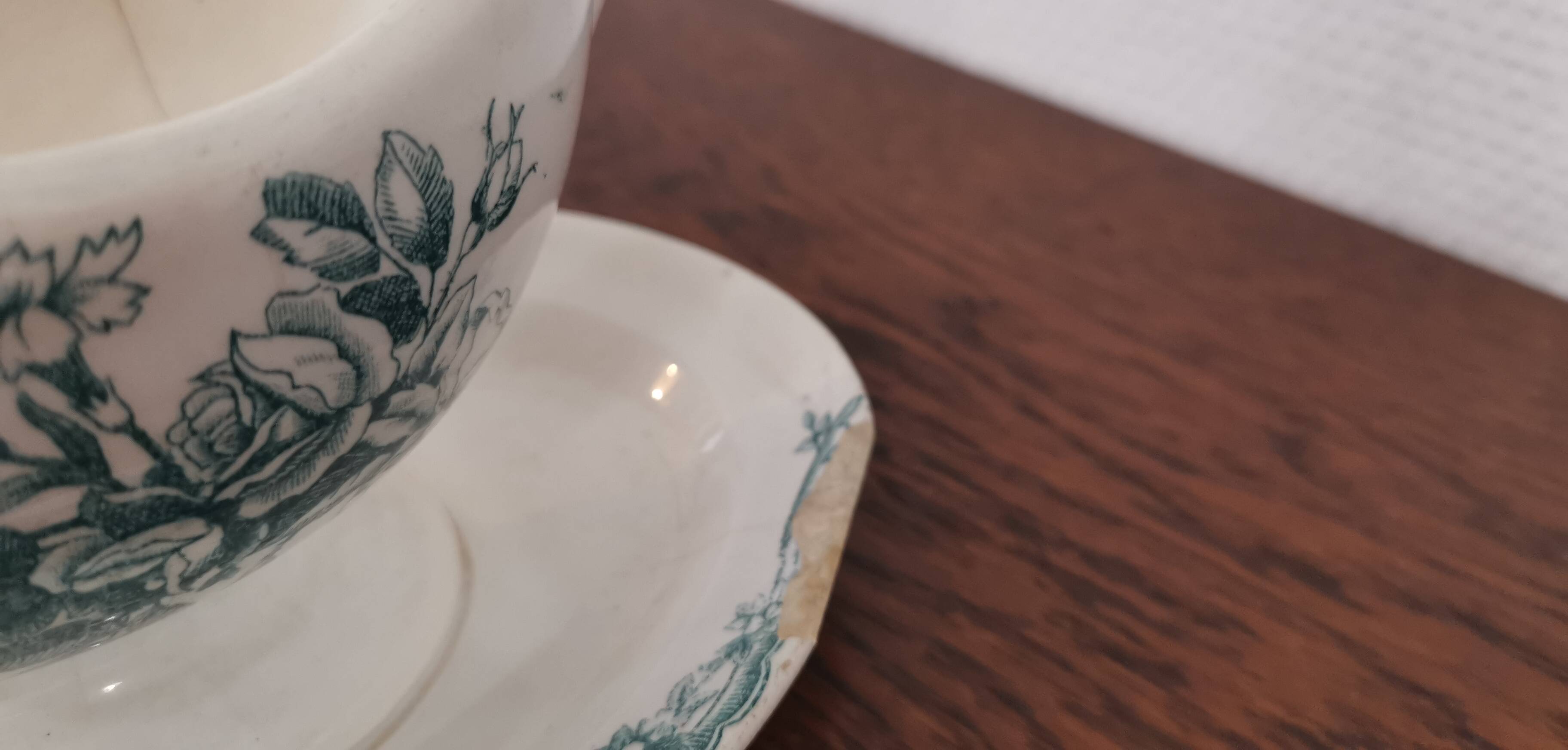 Gravy boat with white and green earthenware handle