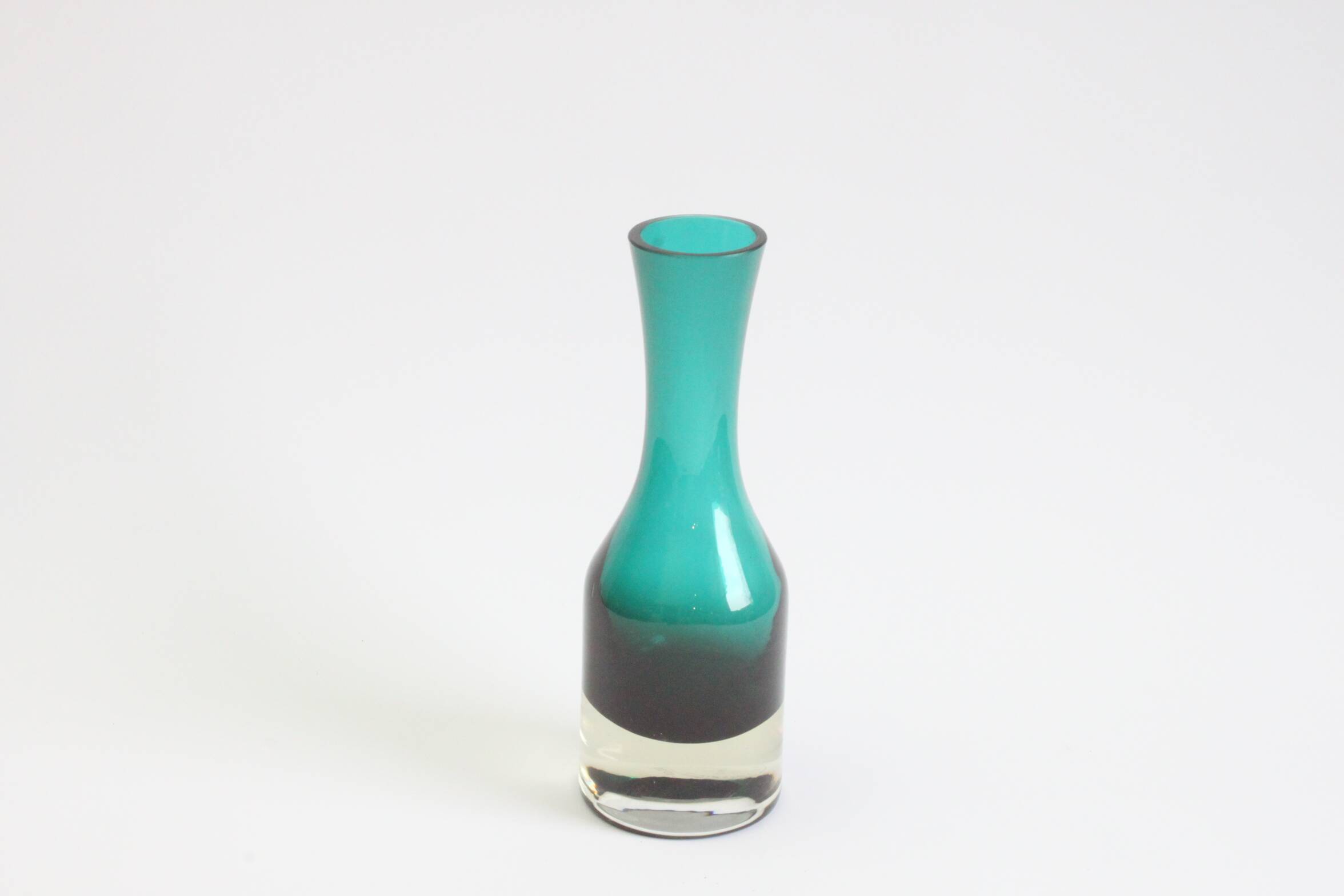 Vase vert de Tamara Aladin pour Riihimaën Lasi, Finlande 1970