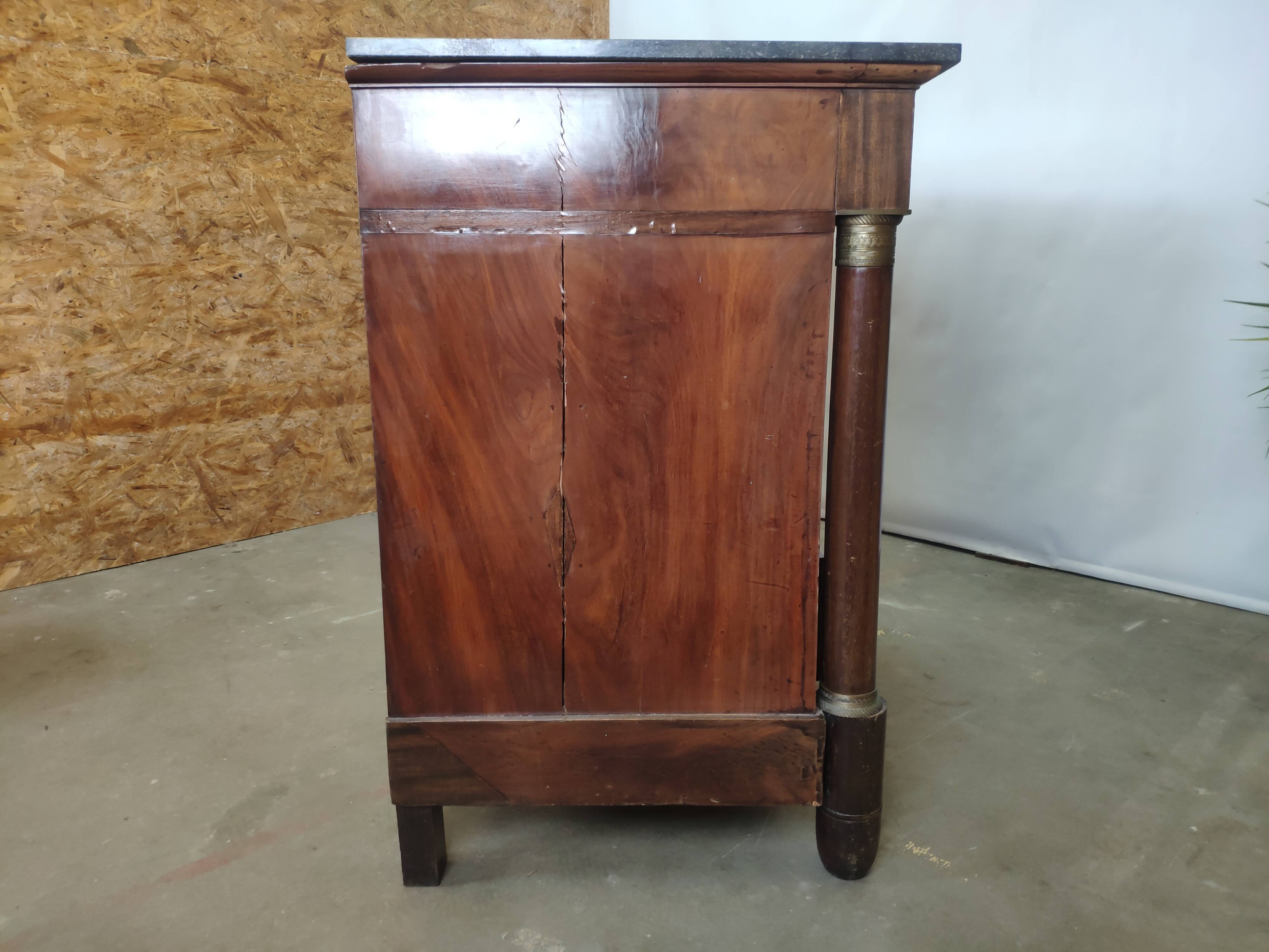 Commode empire à colonnes