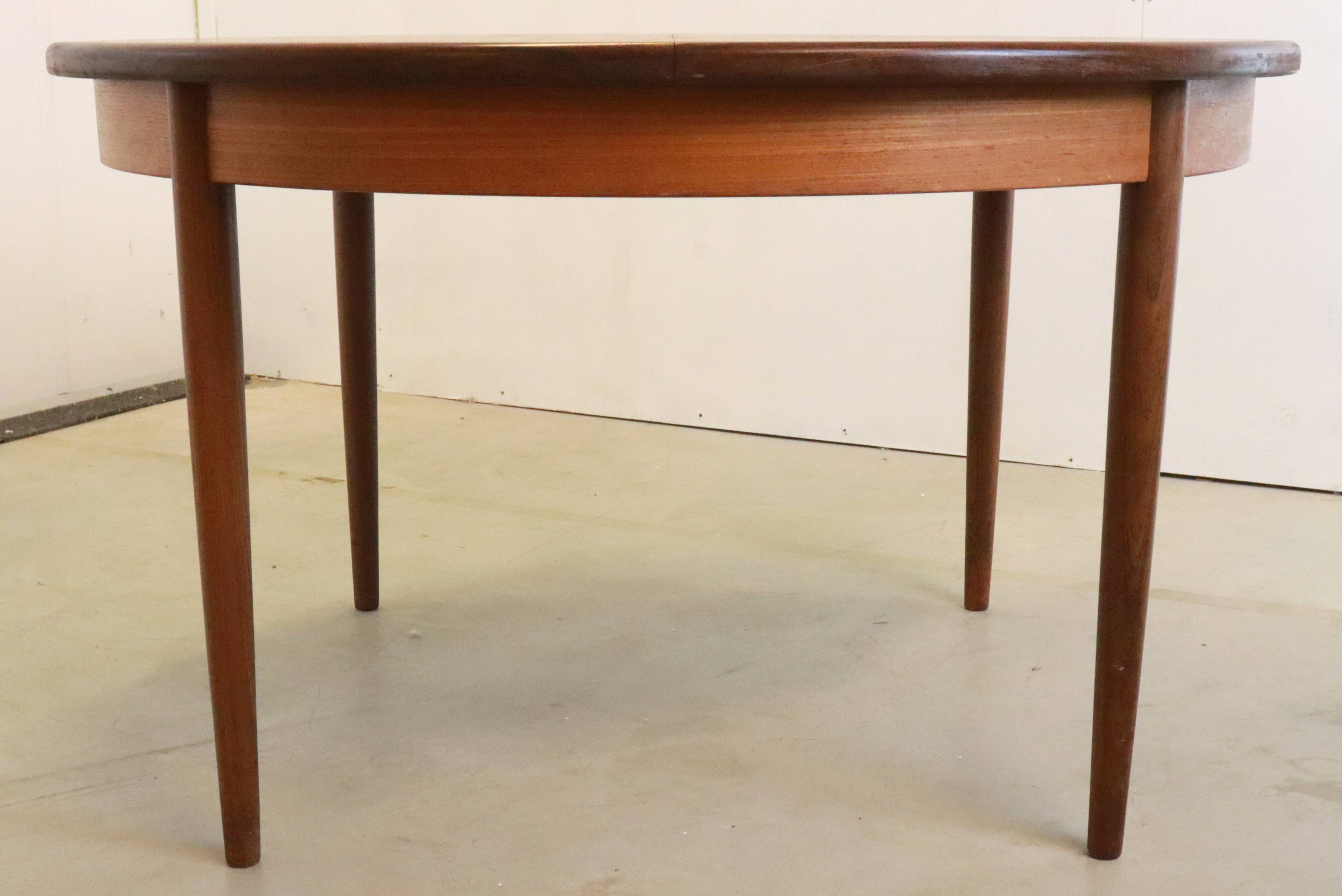 Round G-Plan vintage dining table extendable 'Prestwich'