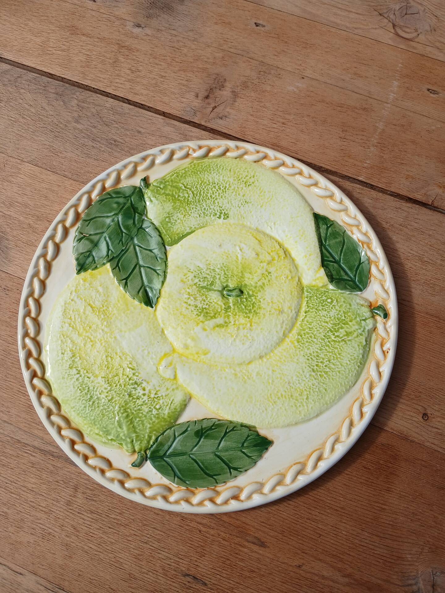2 plats à tarte en barbotine