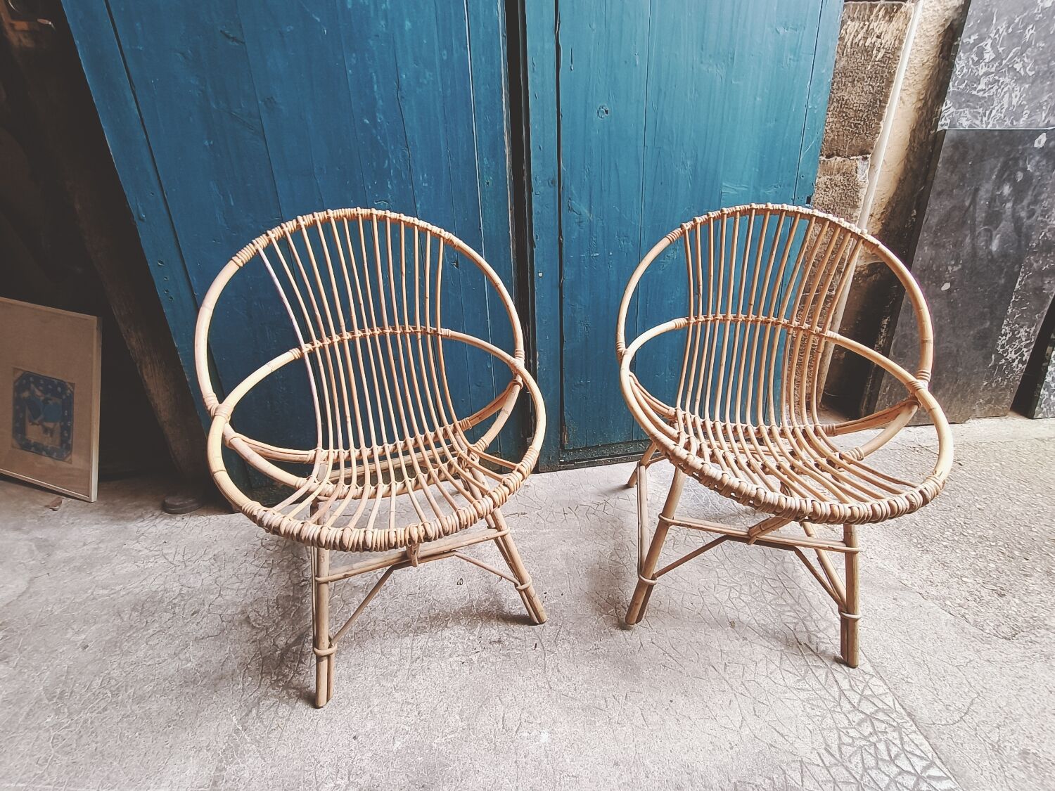 Paire de fauteuils coquille en rotin vintage 1960