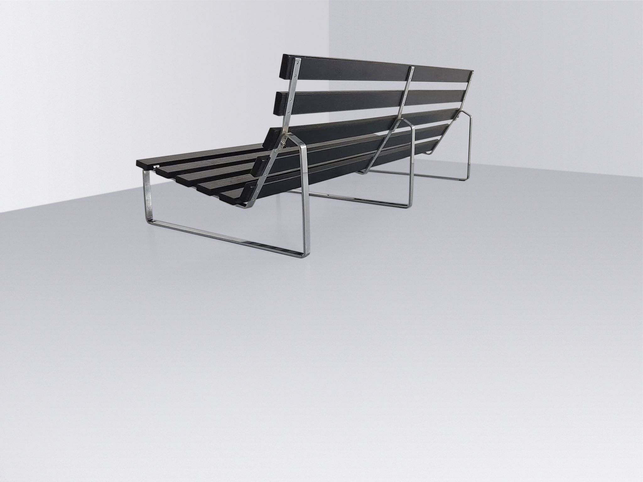 Rare “Bijenkorf” slatted bench by Kho Liang Ie for Artifort 1960s