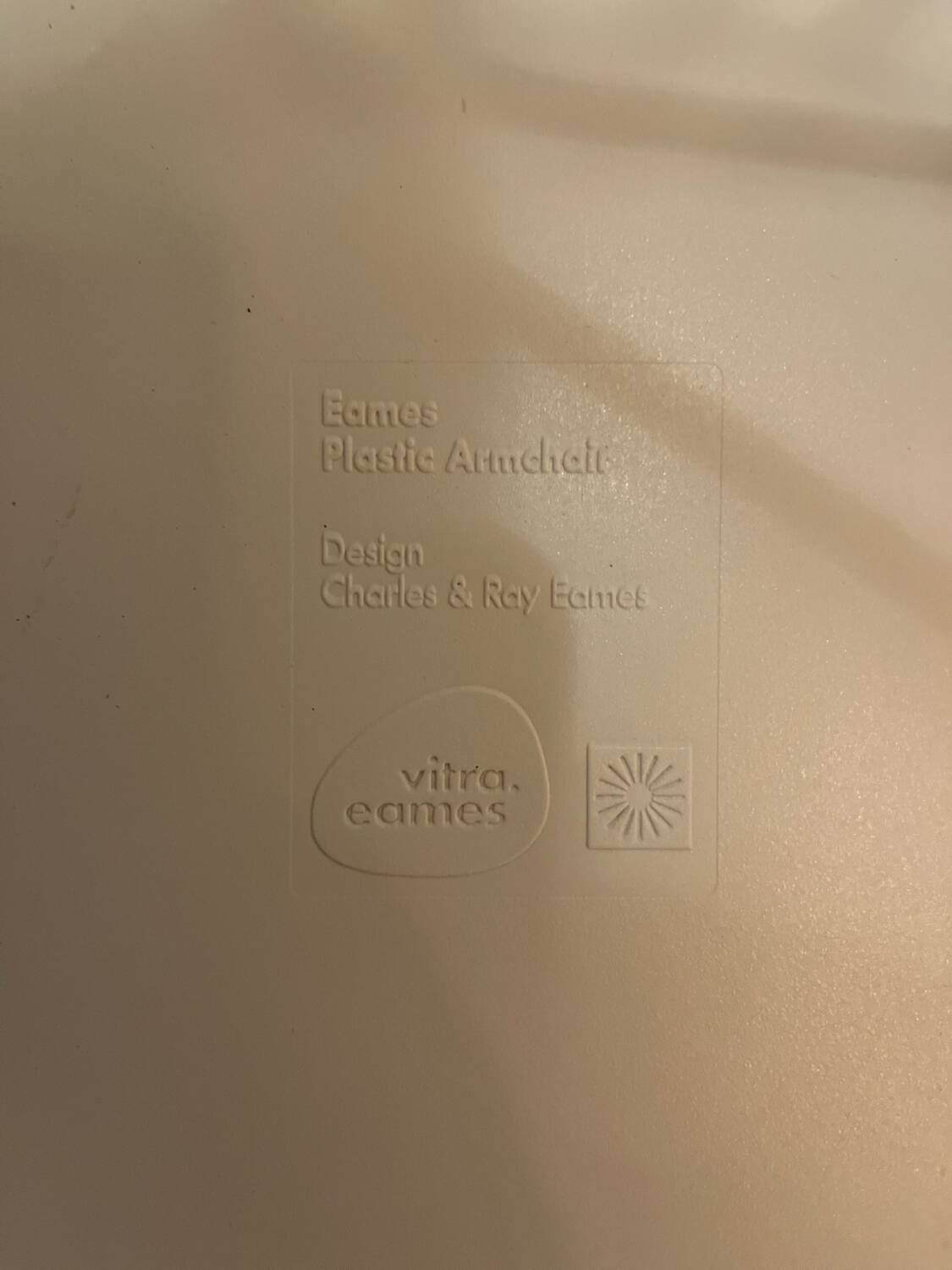 Vitra Chair - Eames Plastic Armchair DAR