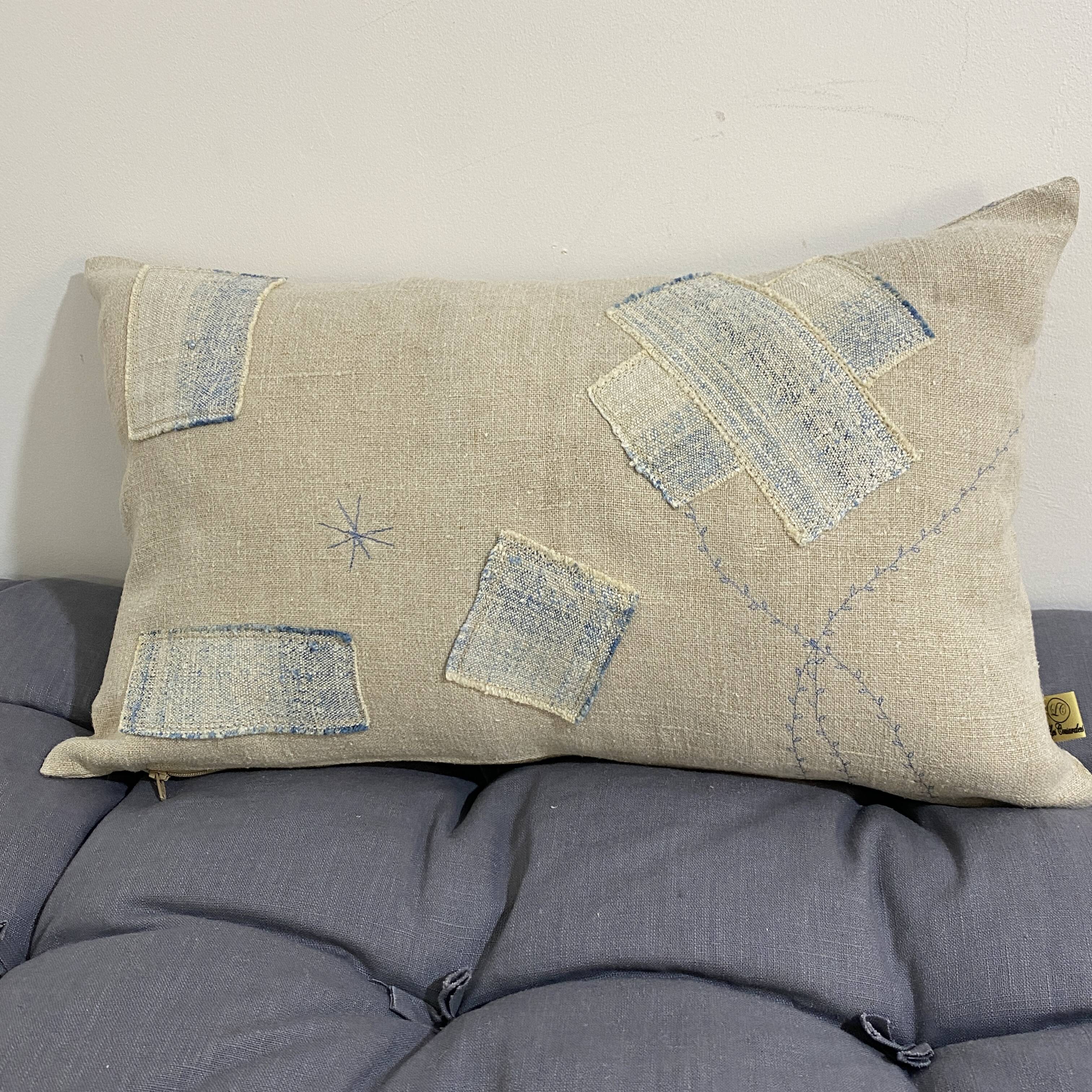 Coussin artisanal en toile ancienne style Kilim
