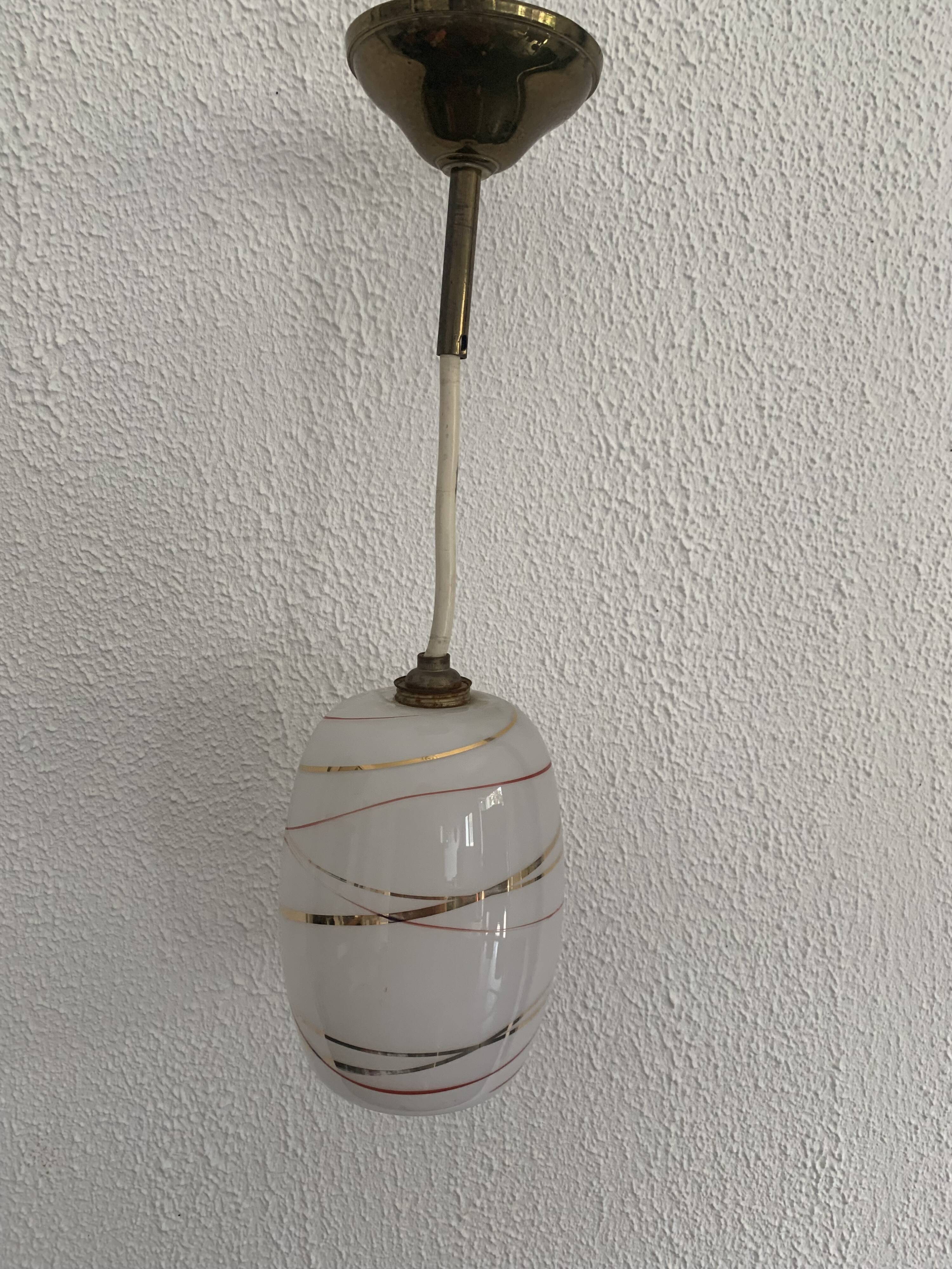 Suspension vintage 1960 opaline rouge et doré lustre - 16 x 11 cm