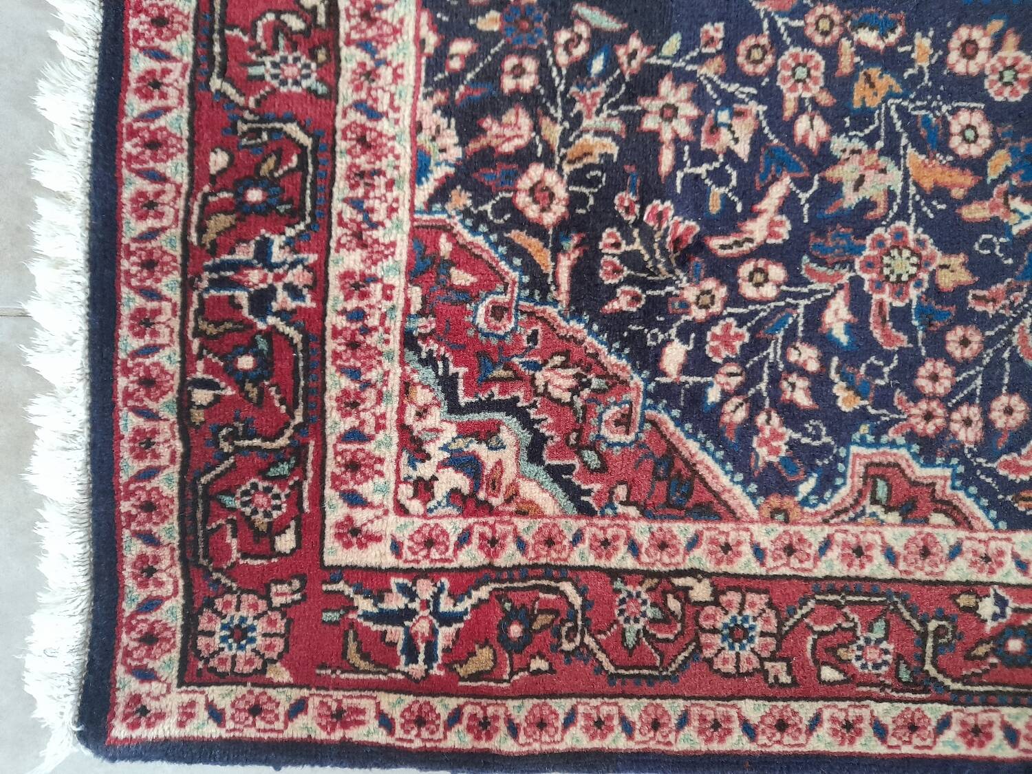 Superb Contemporary Persian Rug 150 x 100 cm – Floral Decor –