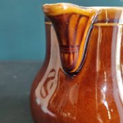 Cruche vintage en majolique française