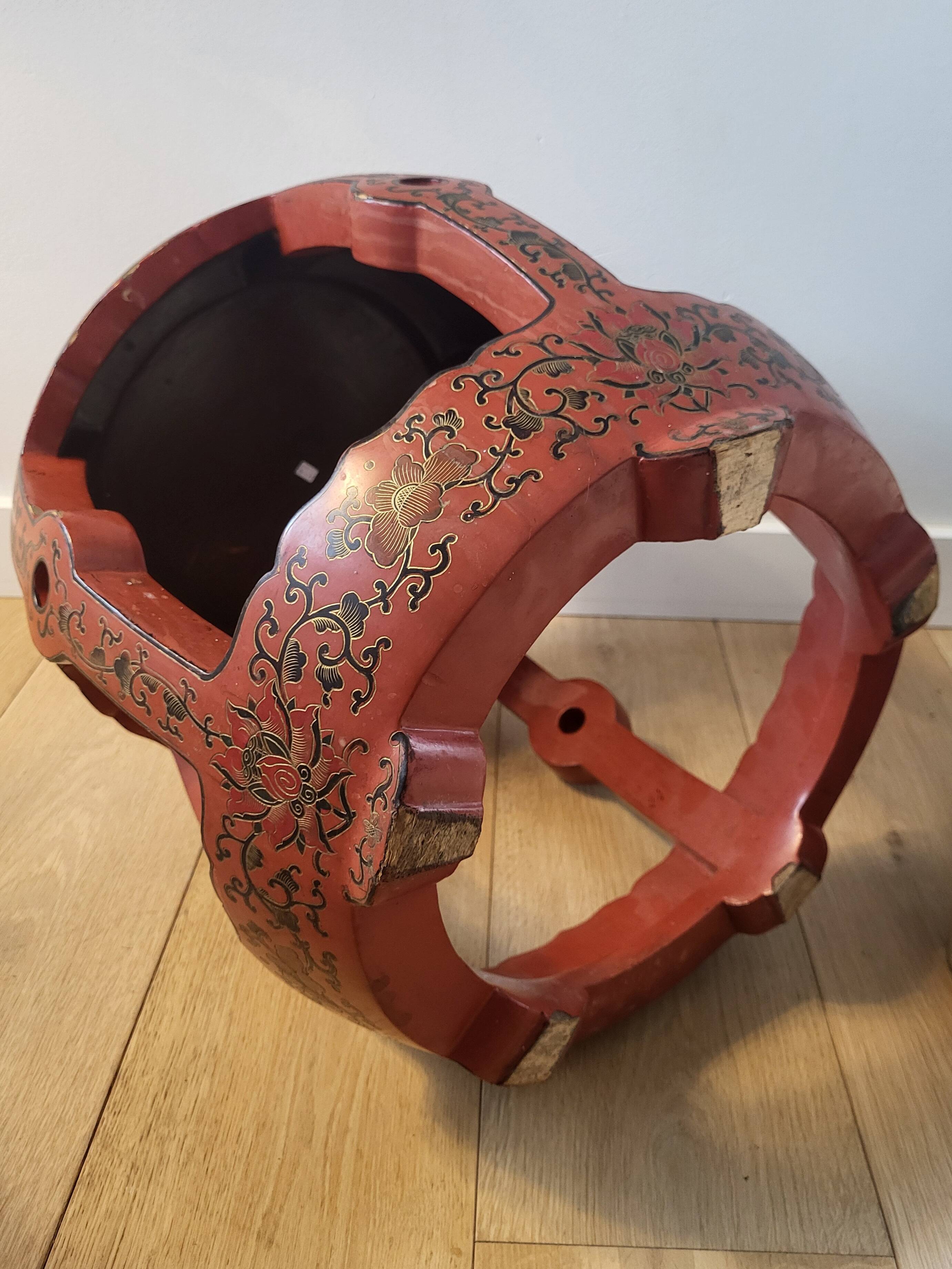 Tabouret, table d'appoint en bois laqué rouge, Chine