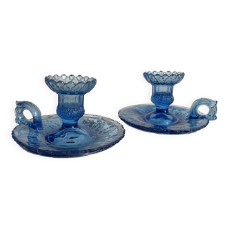 Paire de bougeoirs pouciers en verre