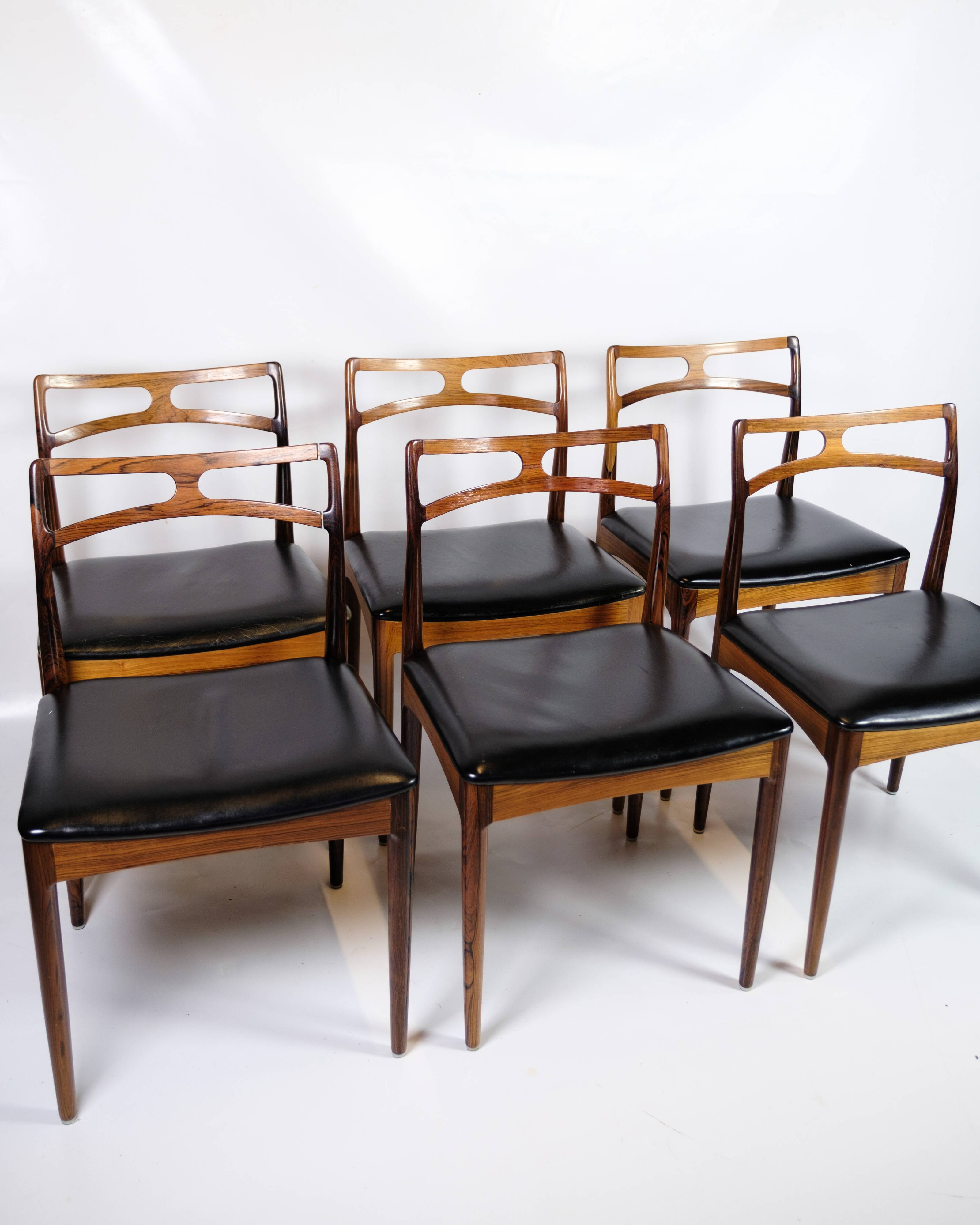 Set of 6 Dining Chairs Model 94 Made In Rosewood With Black Leather Seat By Johannes Andersen