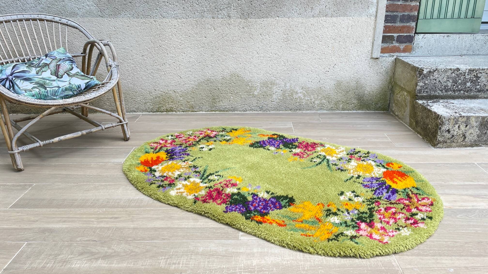 Oval rug from the 70s in pure wool 144x88cm