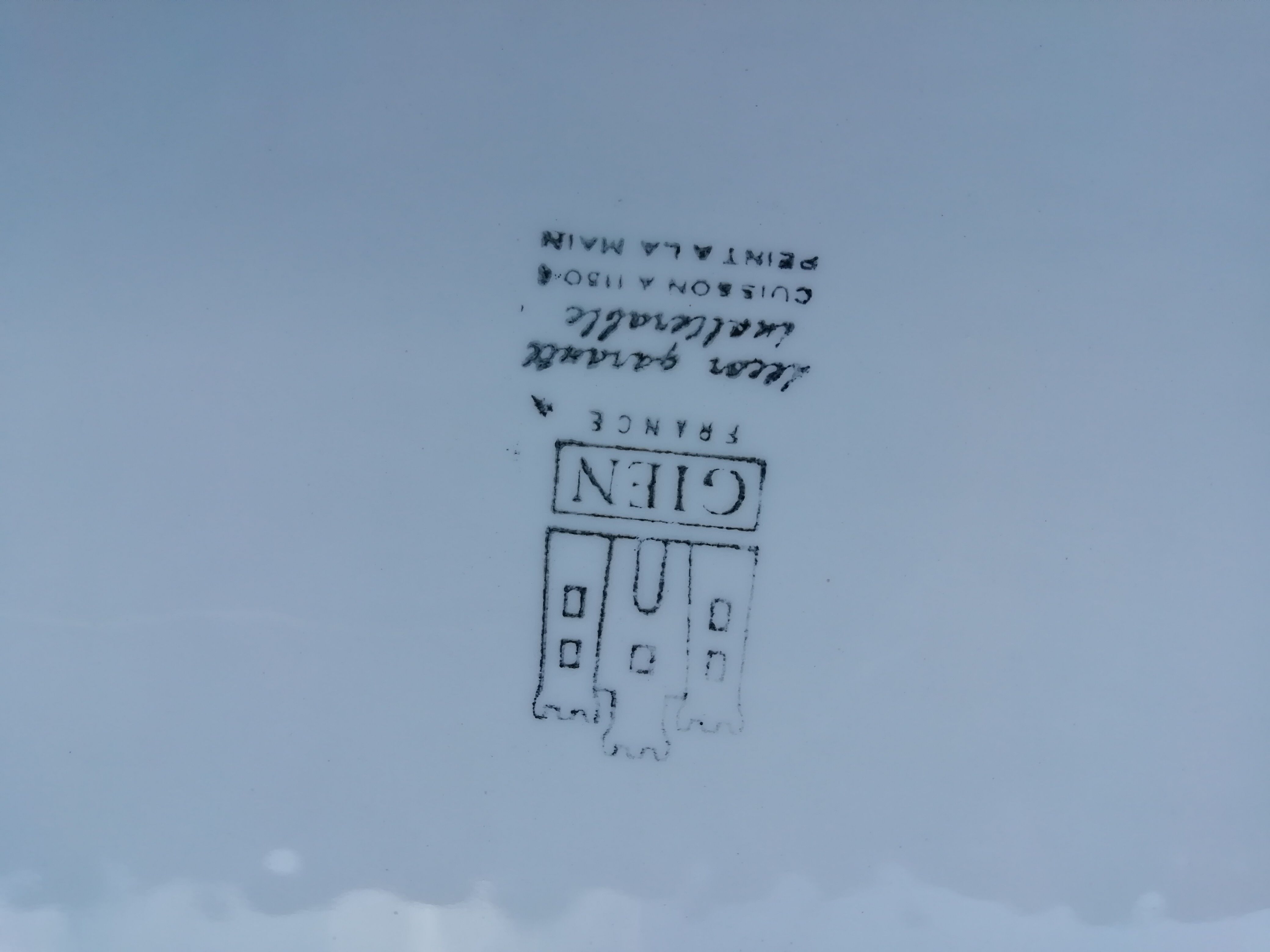 Oval dish with fish decoration Gien