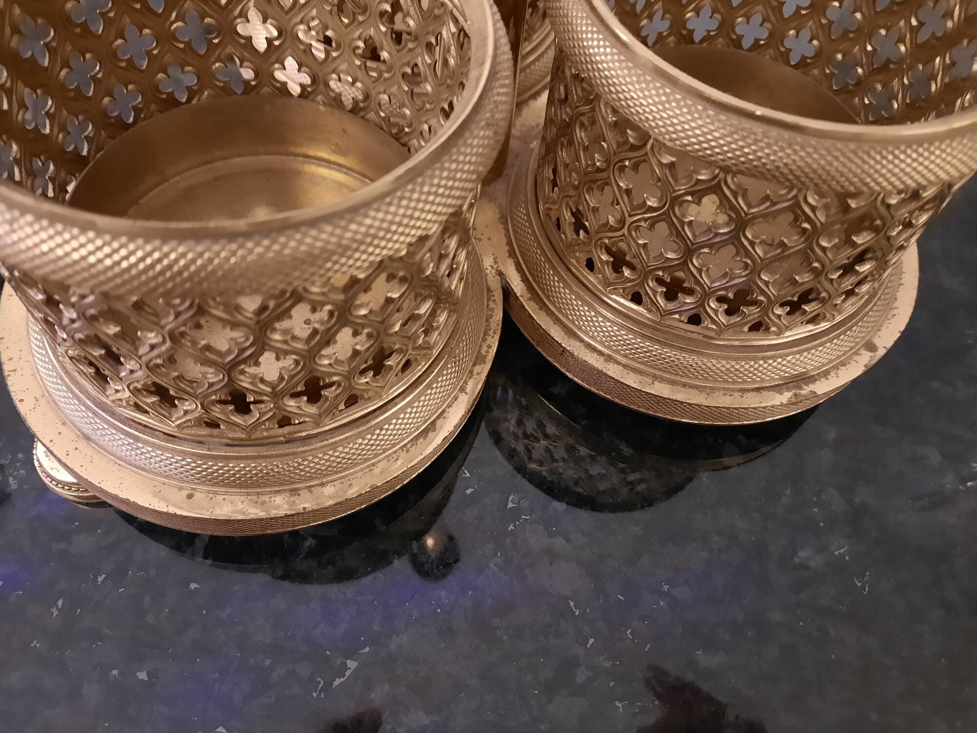 3 crystal decanters diamond cut set of 3 crystal decanters in a gold gold support,