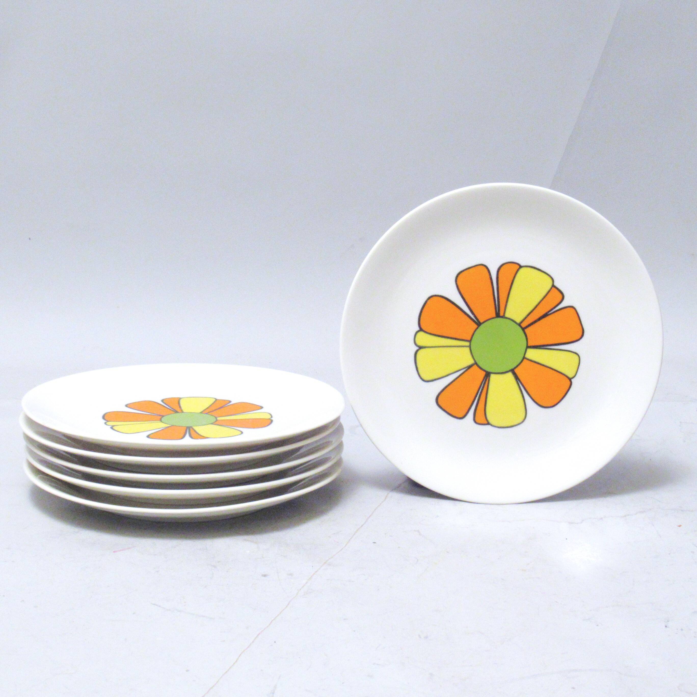 Six 70s Flower Dessert Plates