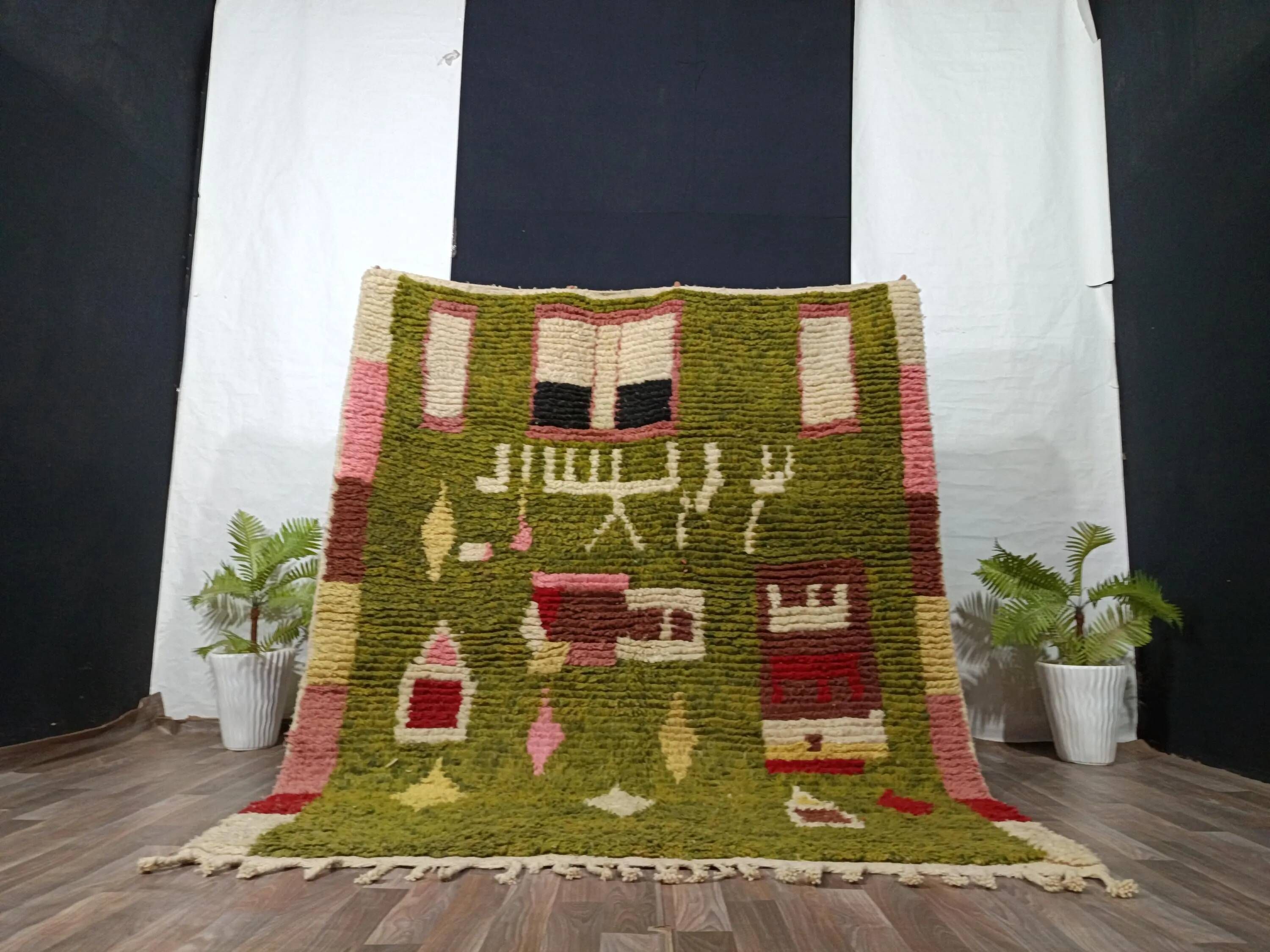 Handmade Moroccan wool rug, large size 250x150 cm, handcrafted.