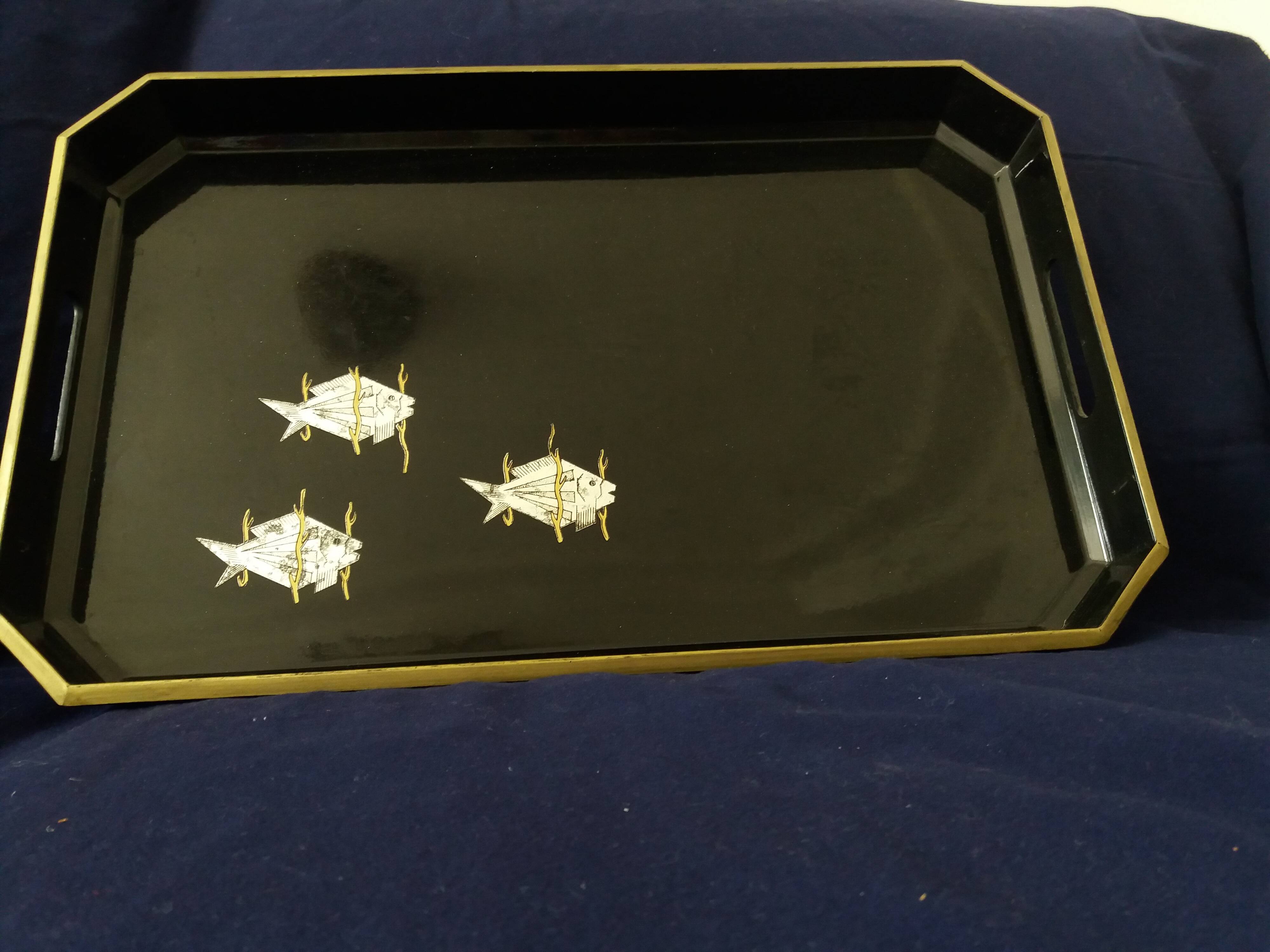 RECTANGULAR LACQUERED WOODEN PLATTER WITH FISH DECORATION