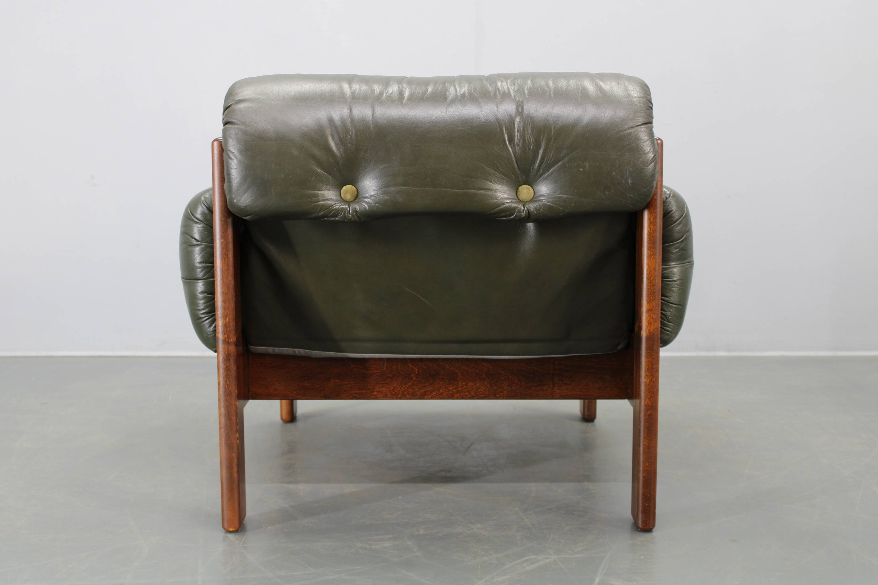 Fauteuil en cuir vert des années 70, Tchécoslovaquie.