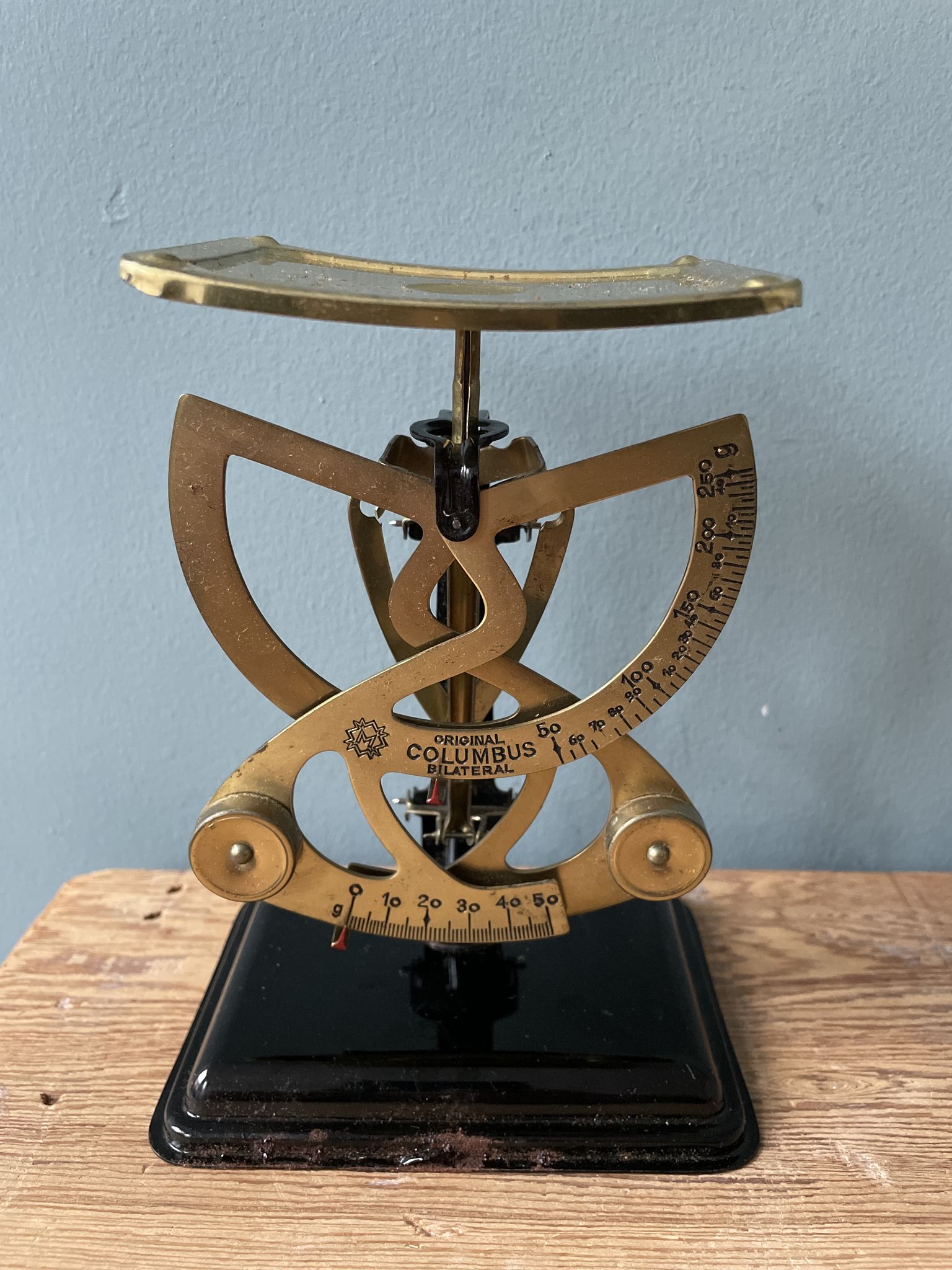 Ancien pèse lettrés Columbus Bilatéral sur pied dans sa boîte d’origine