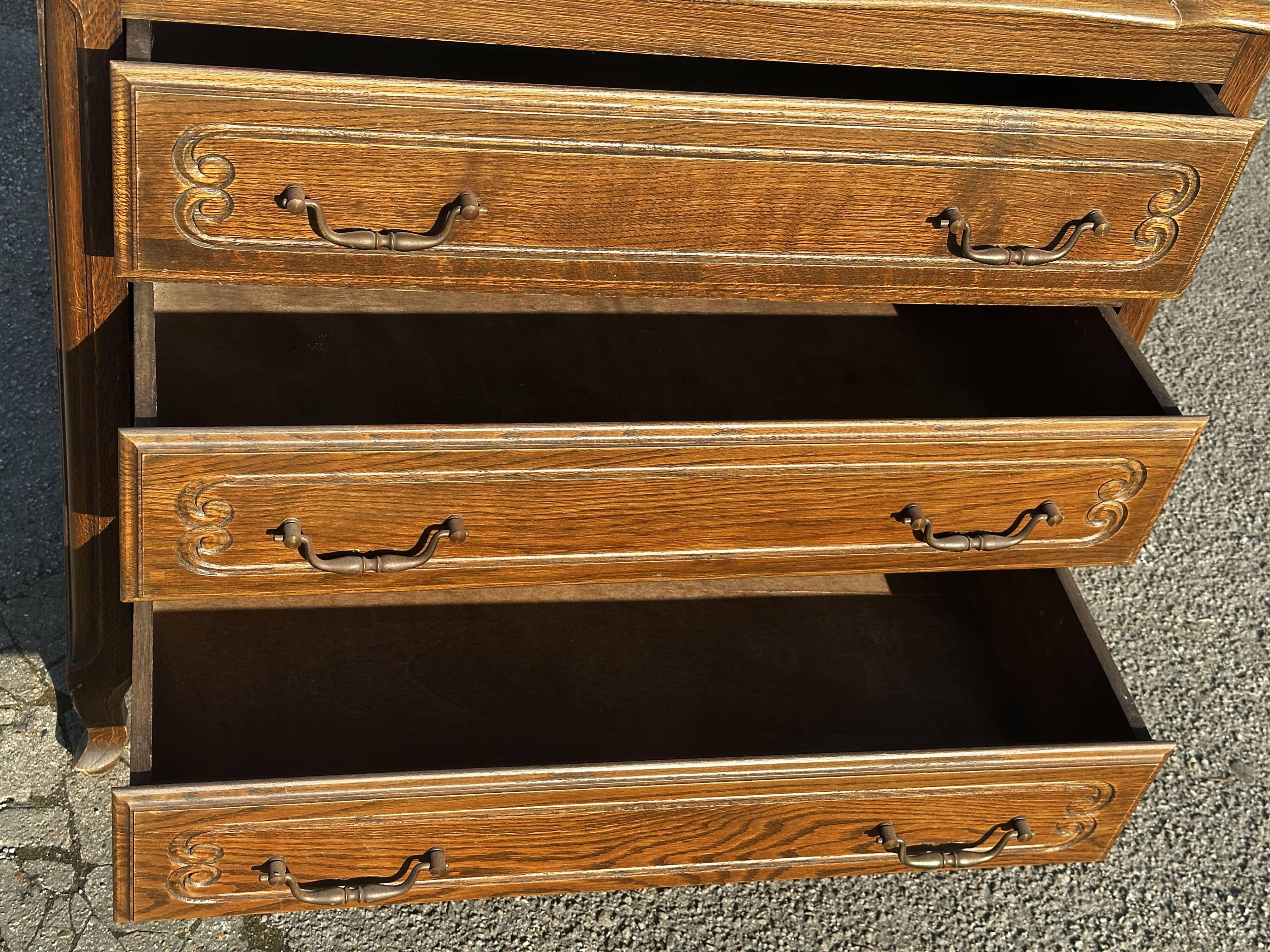Chest of drawers, late 19th century, early 20th century