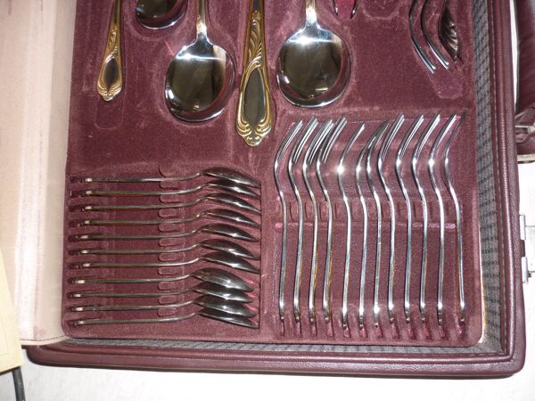 Mallette ménagère 70 pièces Besteke SBS Solingen en chrome nickel et dorée à l’or